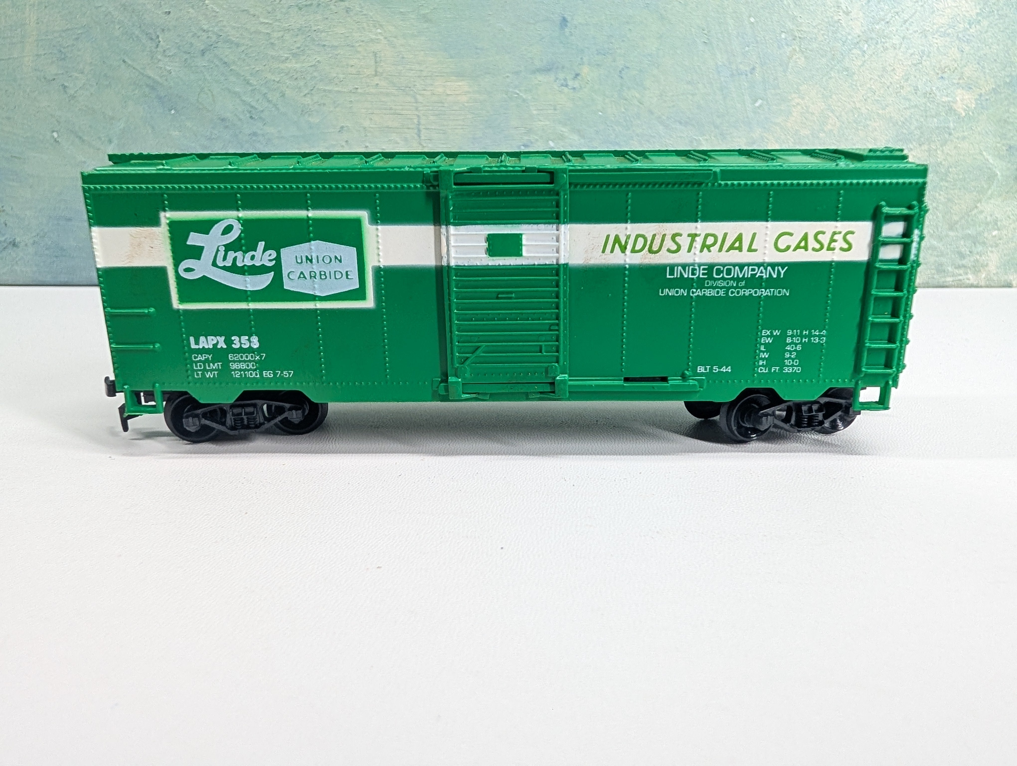 USED Life-Like HO Scale 40' Box Car Linde Union Carbide LAPX #358