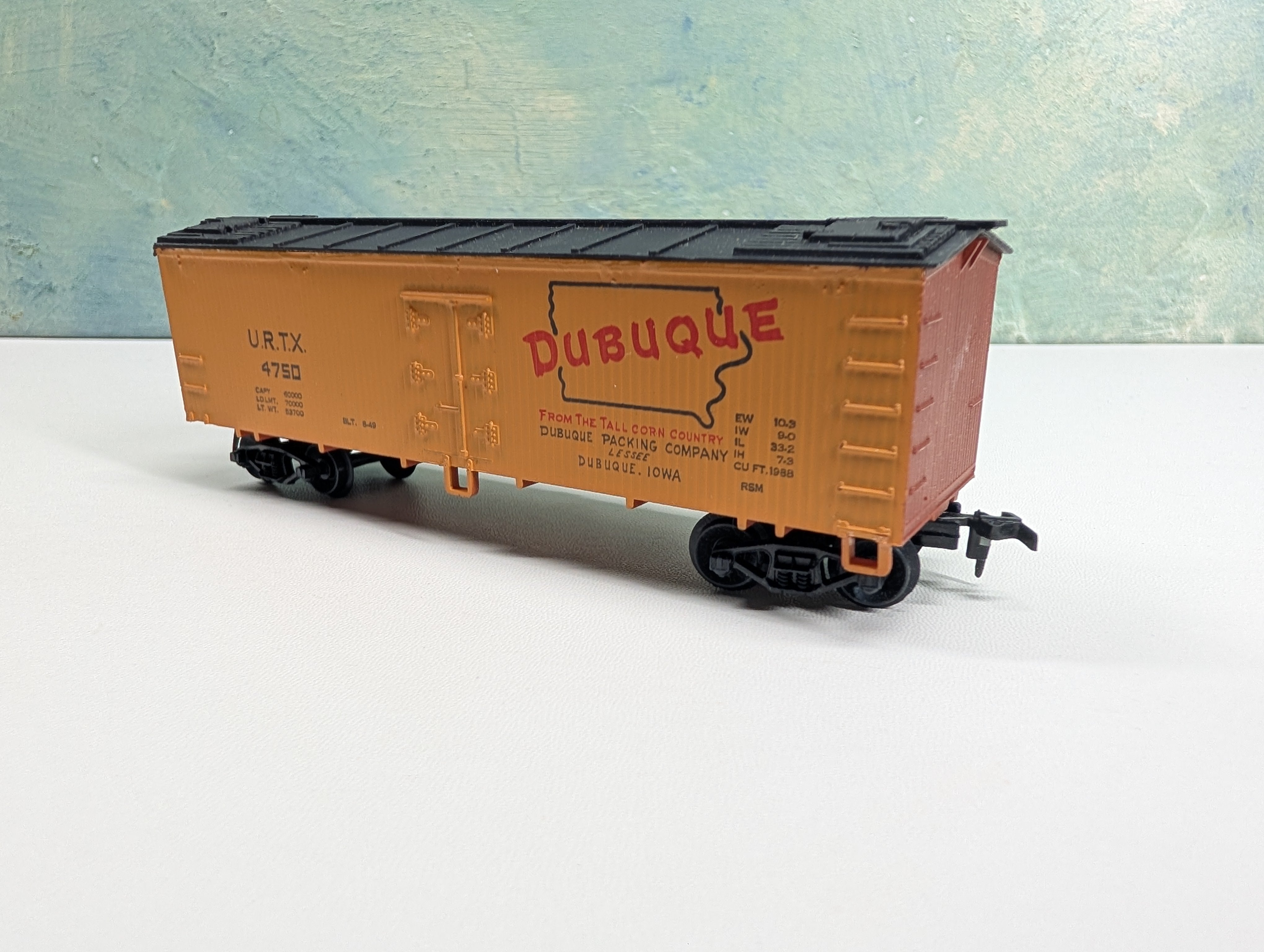 USED Life-Like HO Scale 38' Wooden Reefer Box Car Dubuque URTX #4750