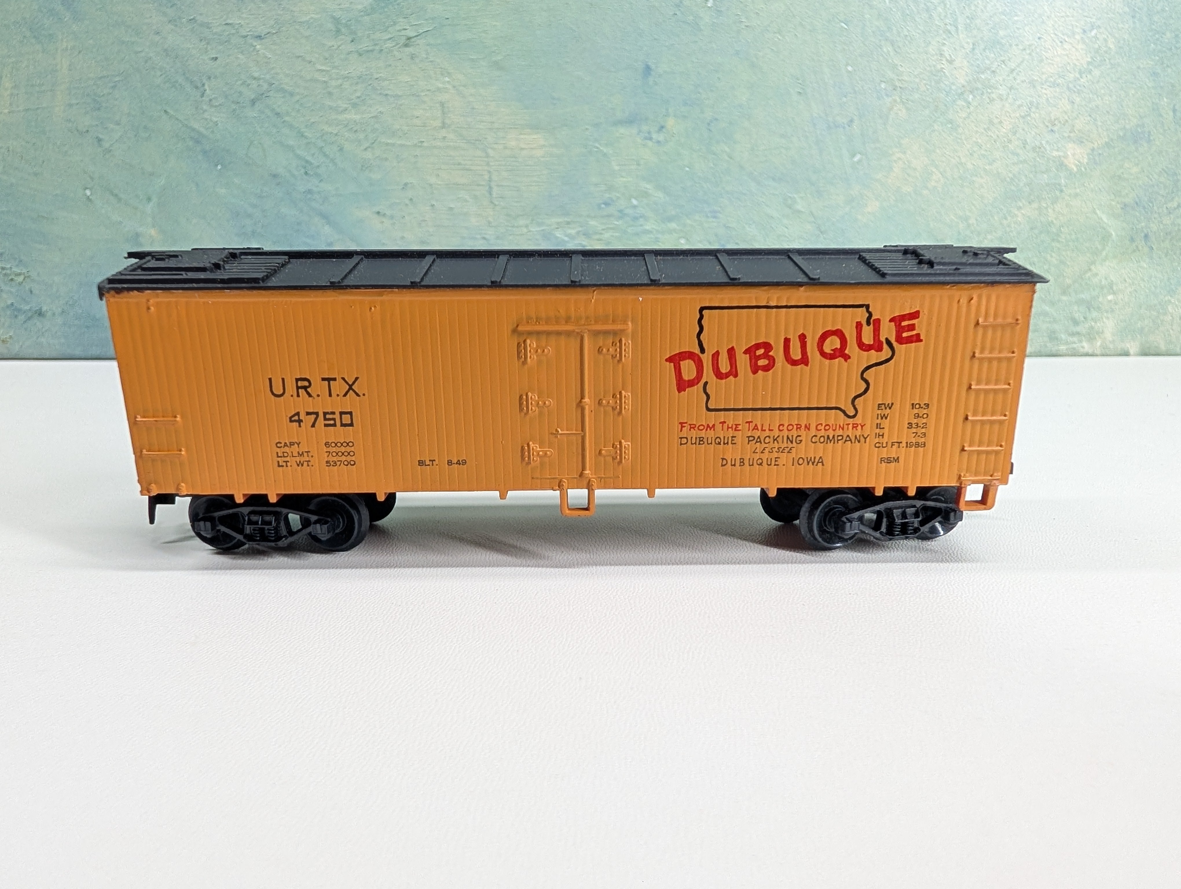 USED Life-Like HO Scale 38' Wooden Reefer Box Car Dubuque URTX #4750