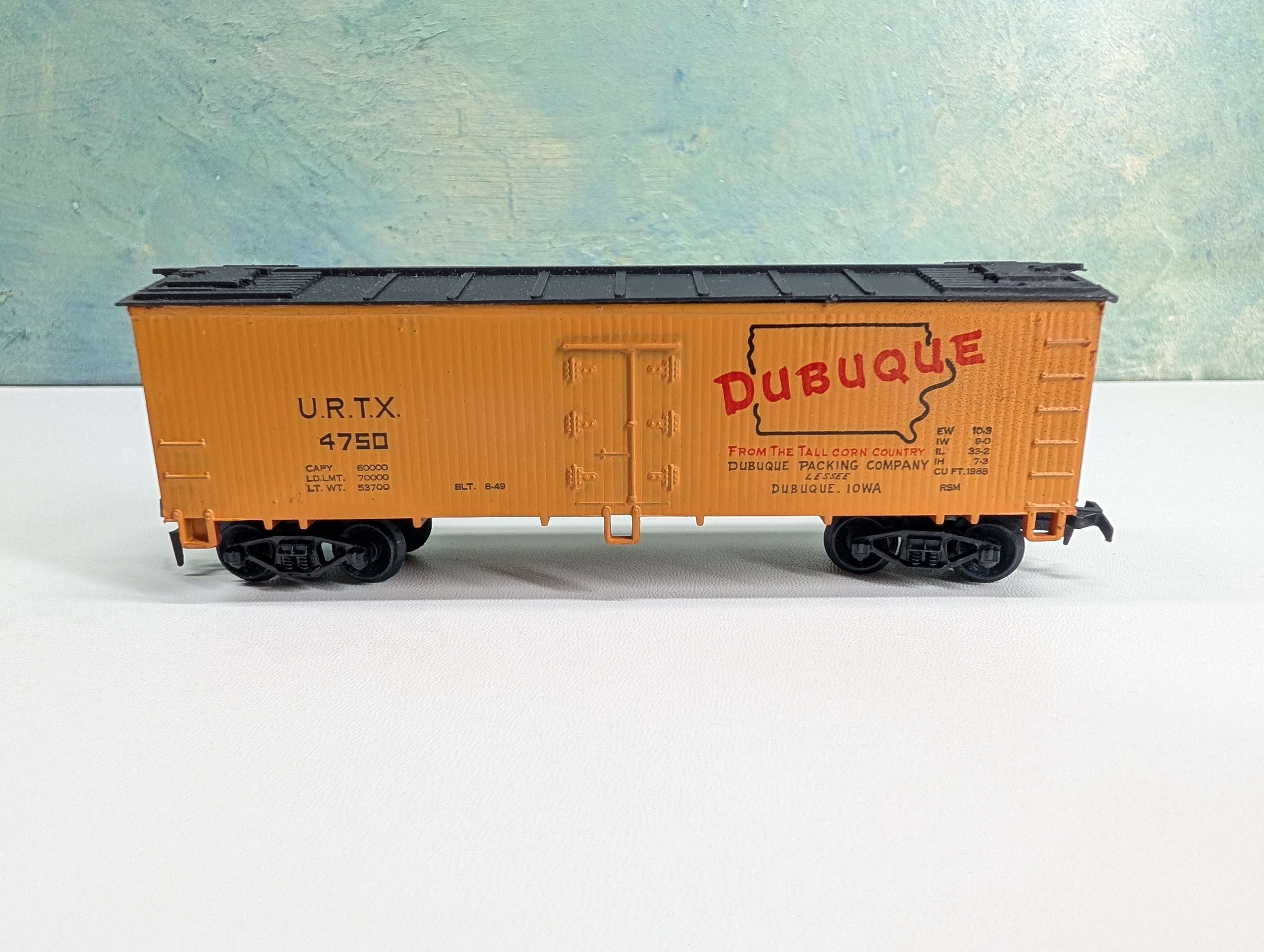 USED Life-Like HO Scale 38' Wooden Reefer Box Car Dubuque URTX #4750
