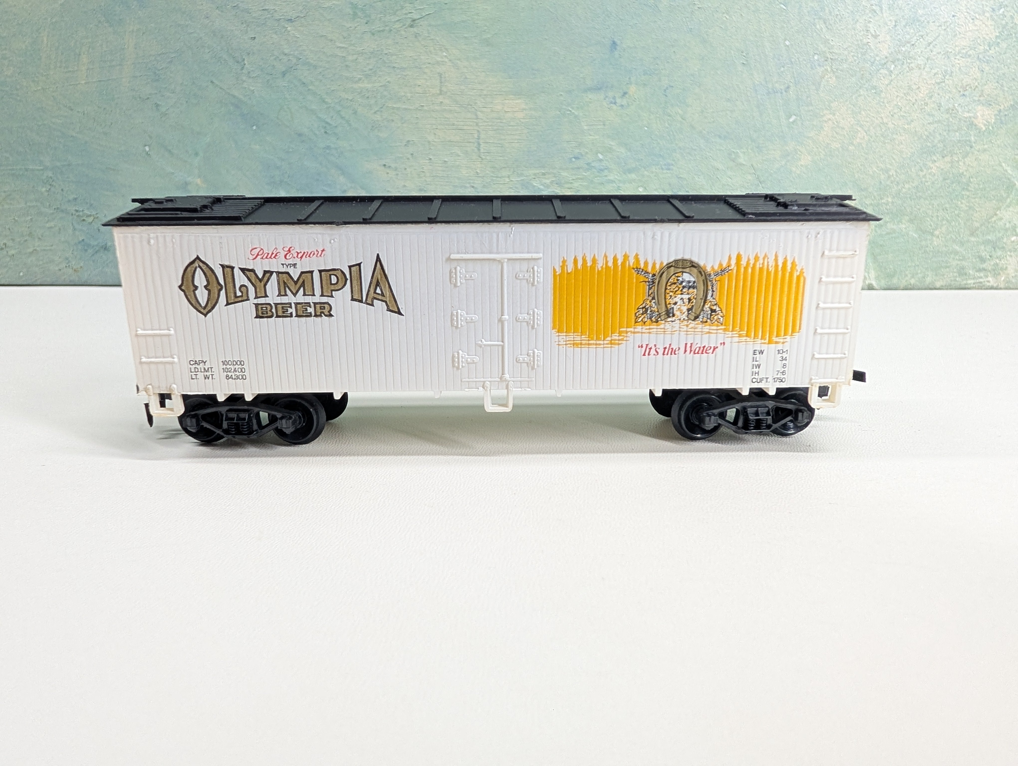 USED HO Scale 38' Beer Car Olympia Beer
