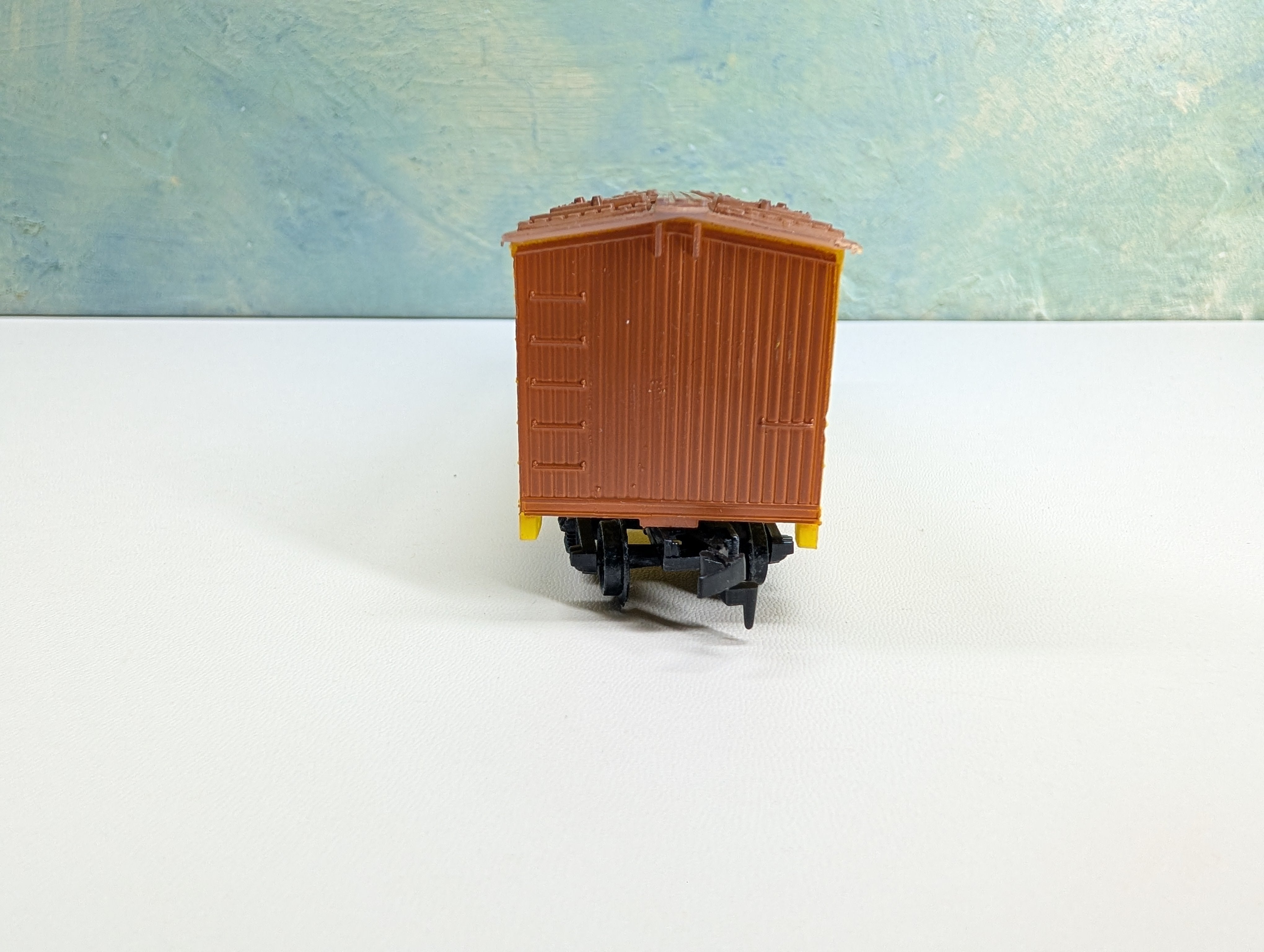 USED HO Scale 38' Beer Car Michelob Beer