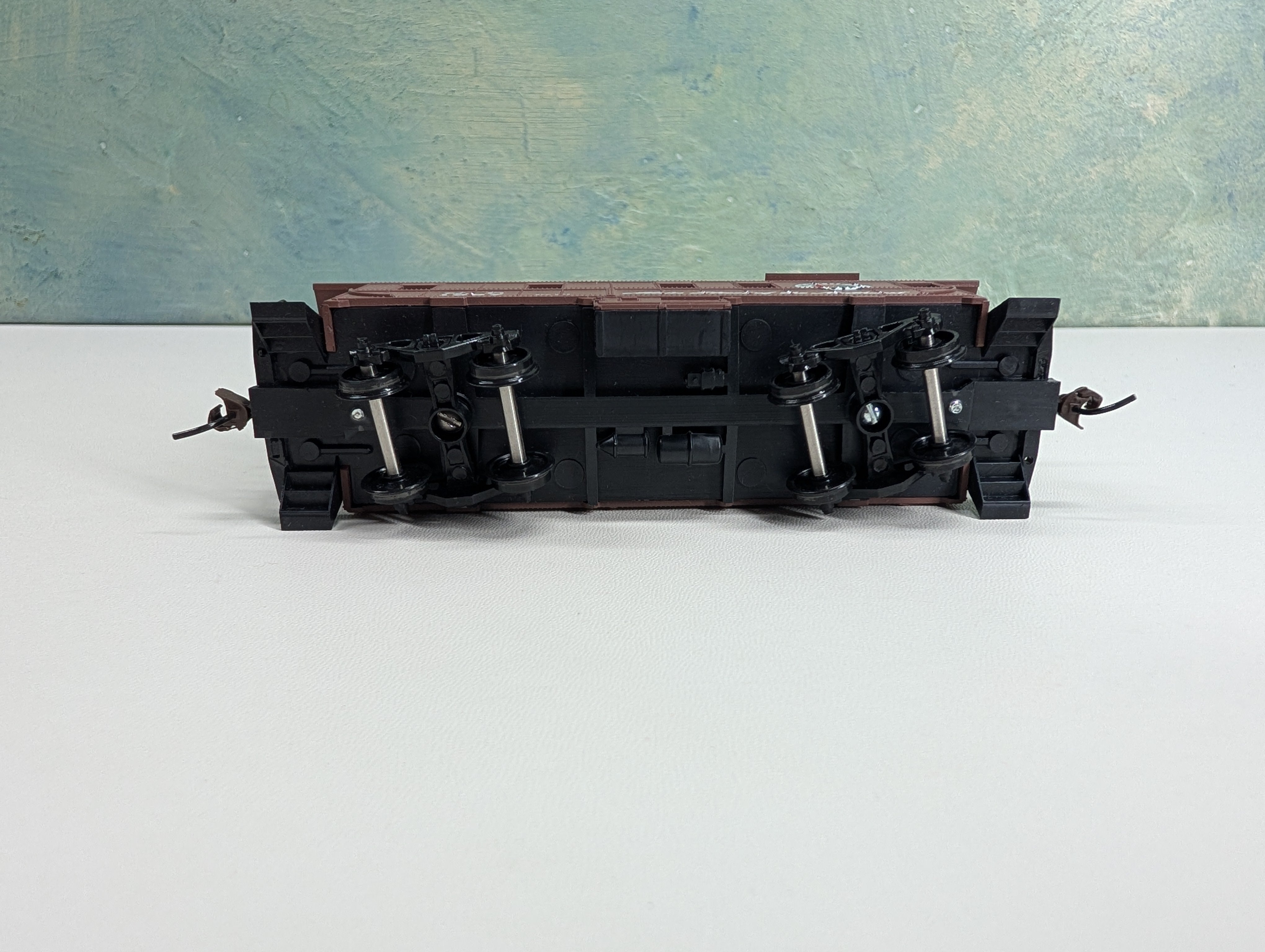 USED Athearn 1266 HO Scale Cupola Caboose Northern Pacific NP #1987