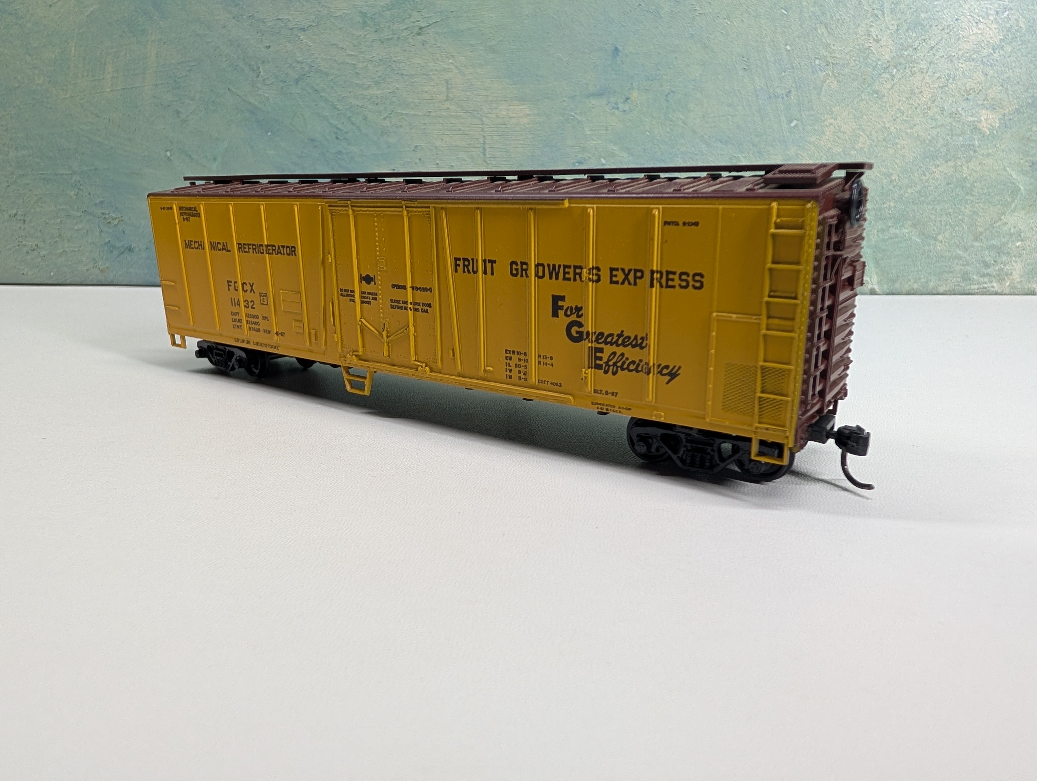 USED Athearn HO Scale 50' Mech Reefer Box Car Fruit Growers Express FGCX #11432