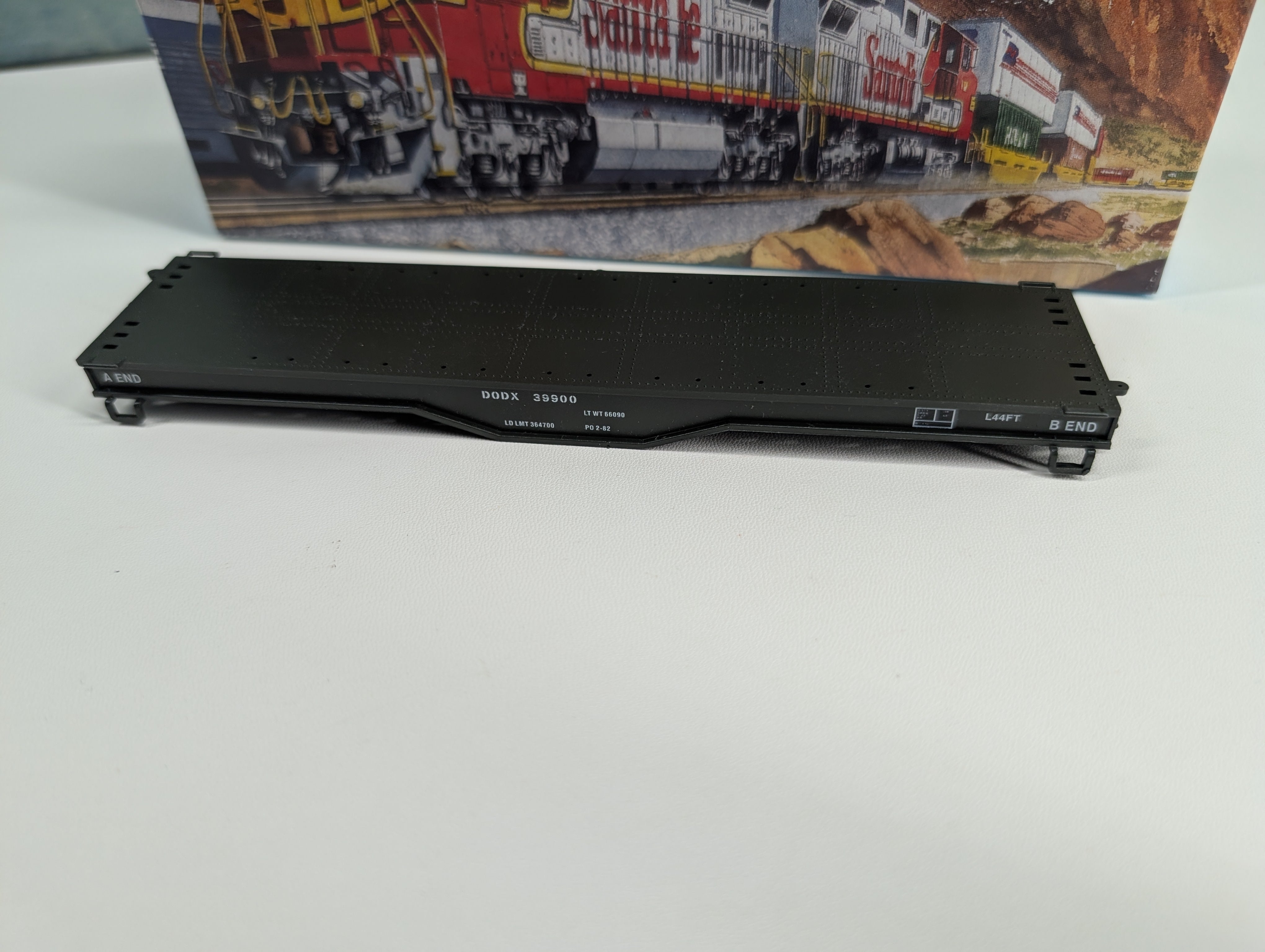 USED Athearn 1259 HO Scale Heavy Duty Flat Car Department of Defense DODX #39900 w/ Tank Loads RARE KIT
