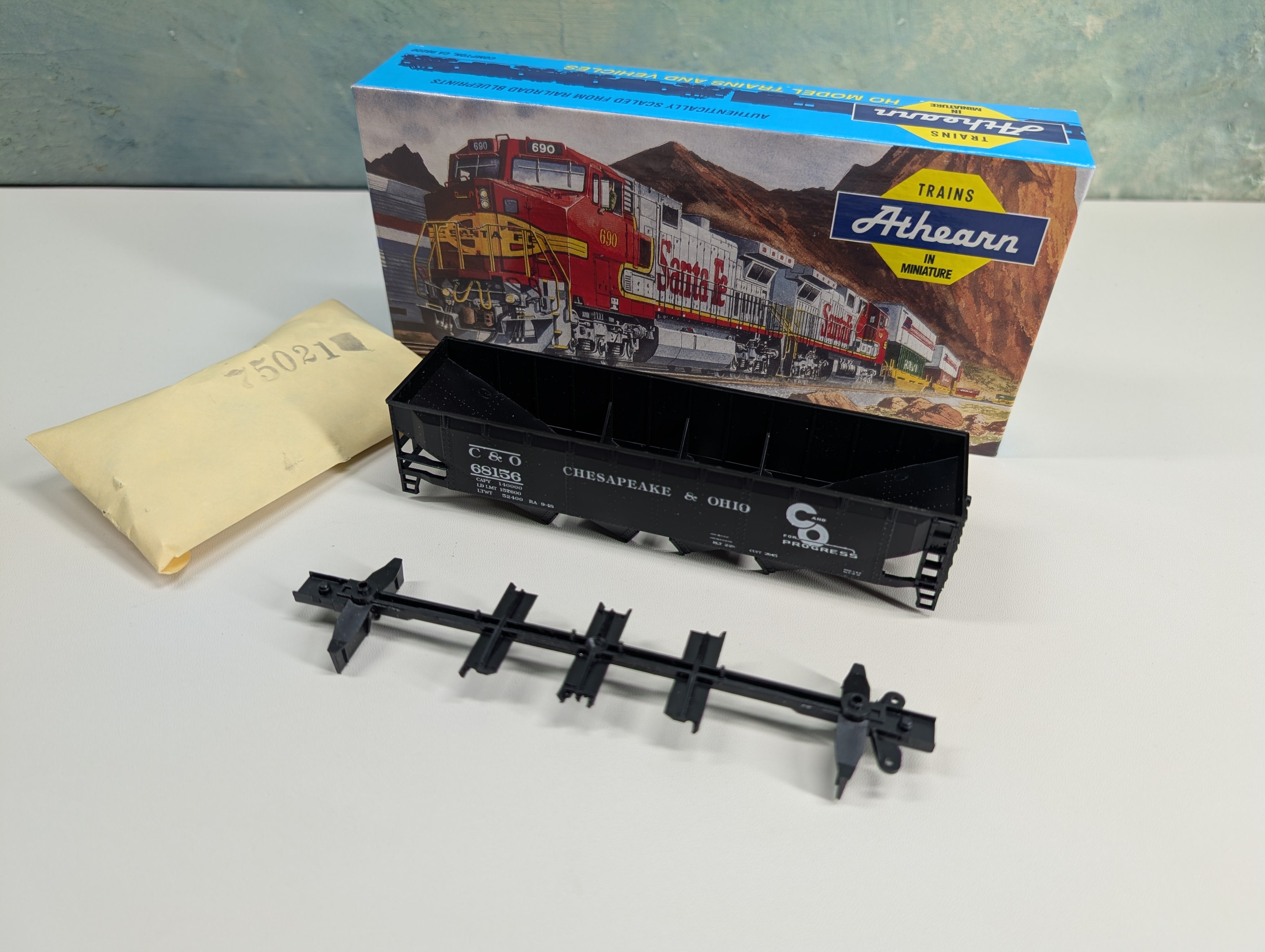 USED Athearn HO Scale 40' Hopper Chesapeake and Ohio C&O #68156 KIT