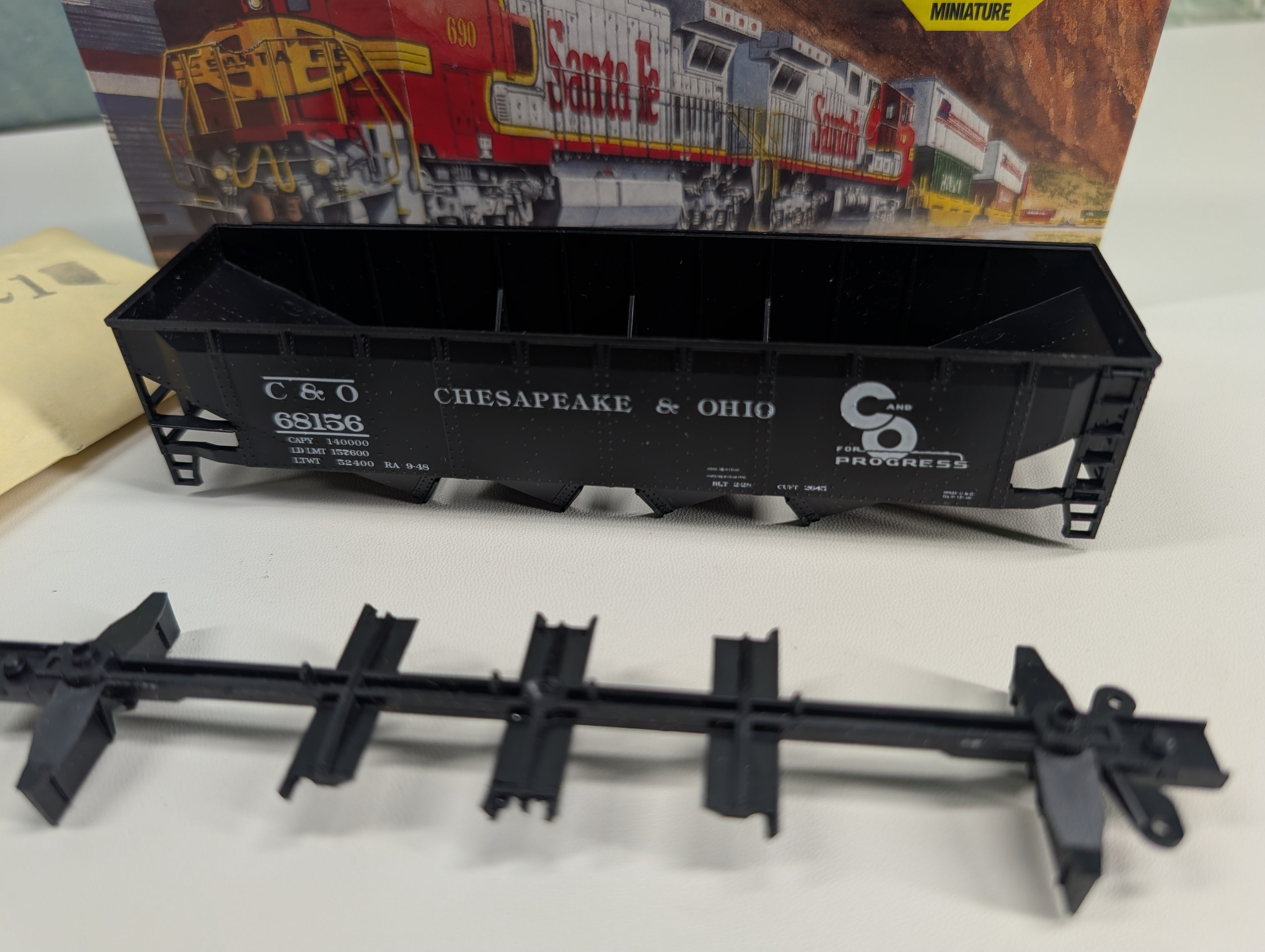 USED Athearn HO Scale 40' Hopper Chesapeake and Ohio C&O #68156 KIT