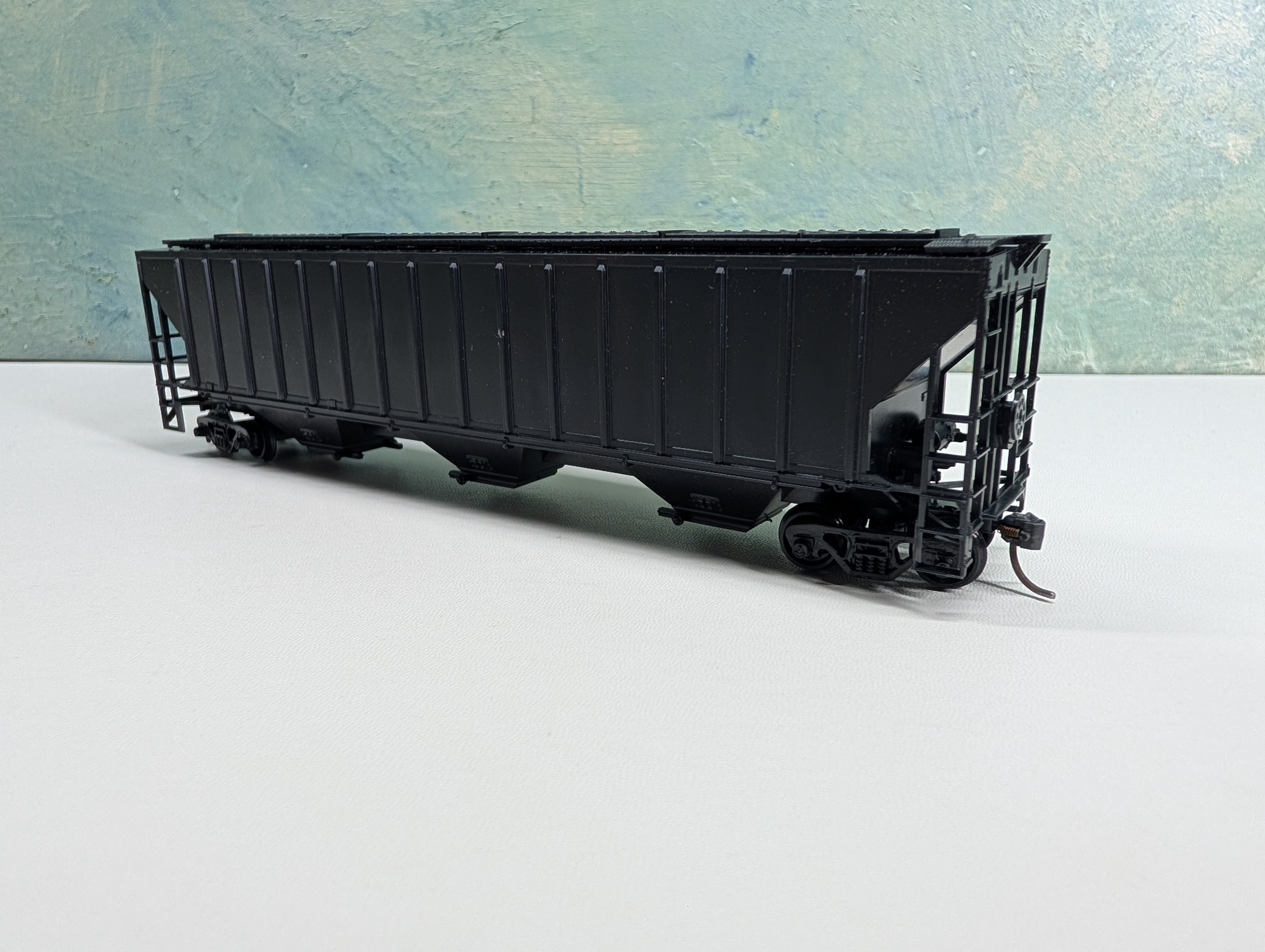 USED Athearn HO Scale 54' Covered Hopper Black Undecorated
