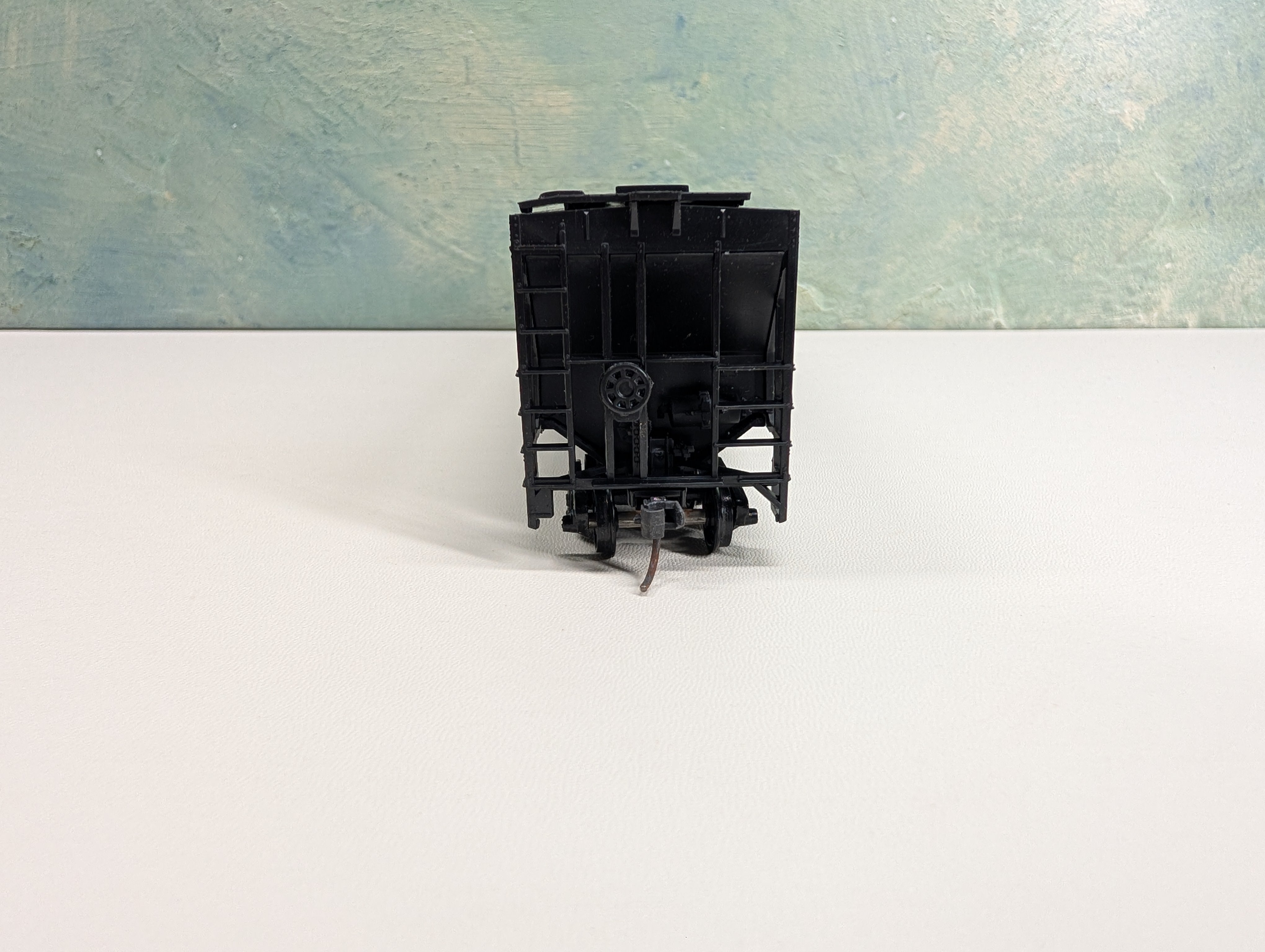 USED Athearn HO Scale 54' Covered Hopper Black Undecorated