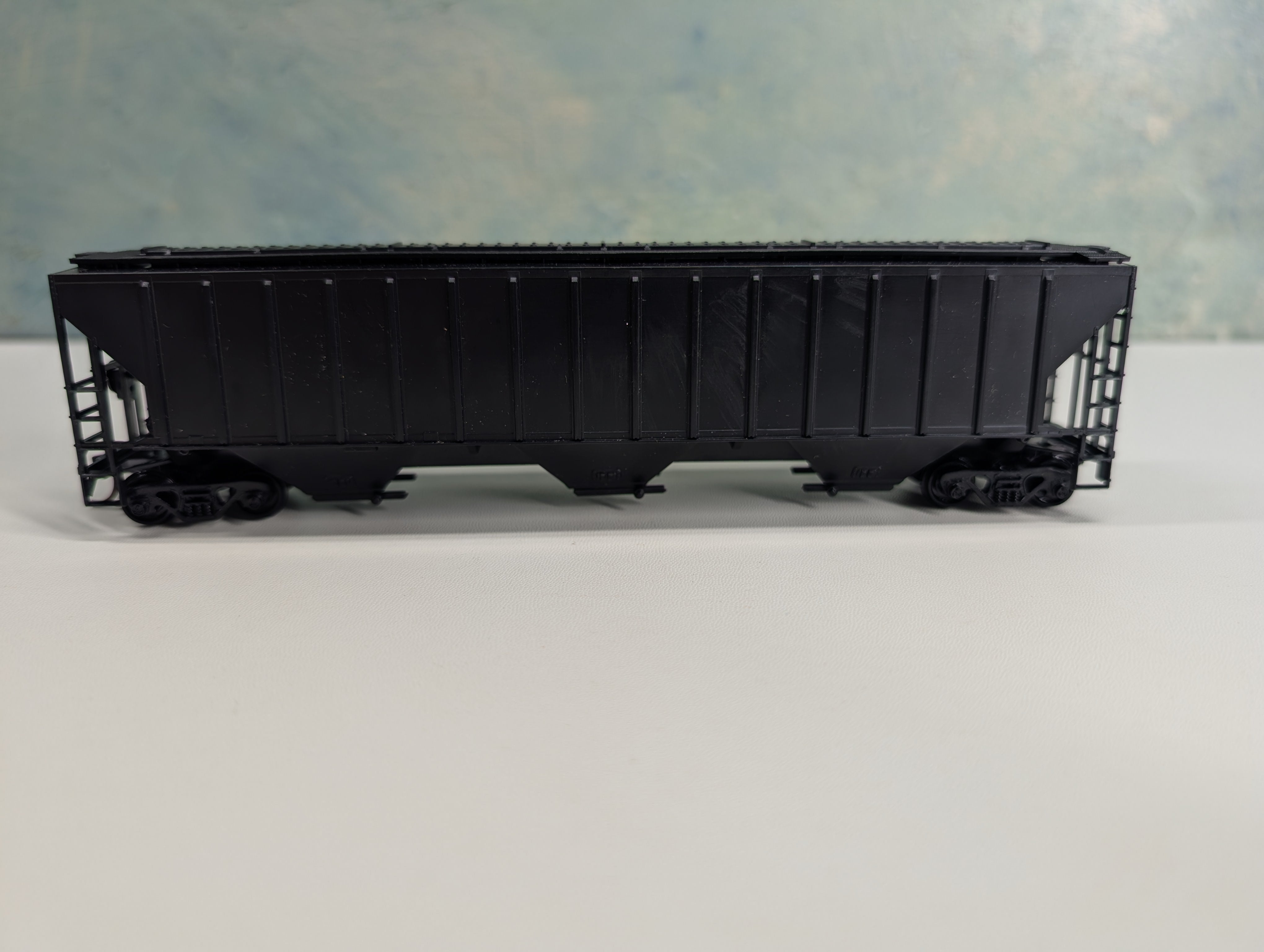 USED Athearn HO Scale 54' Covered Hopper Black Undecorated
