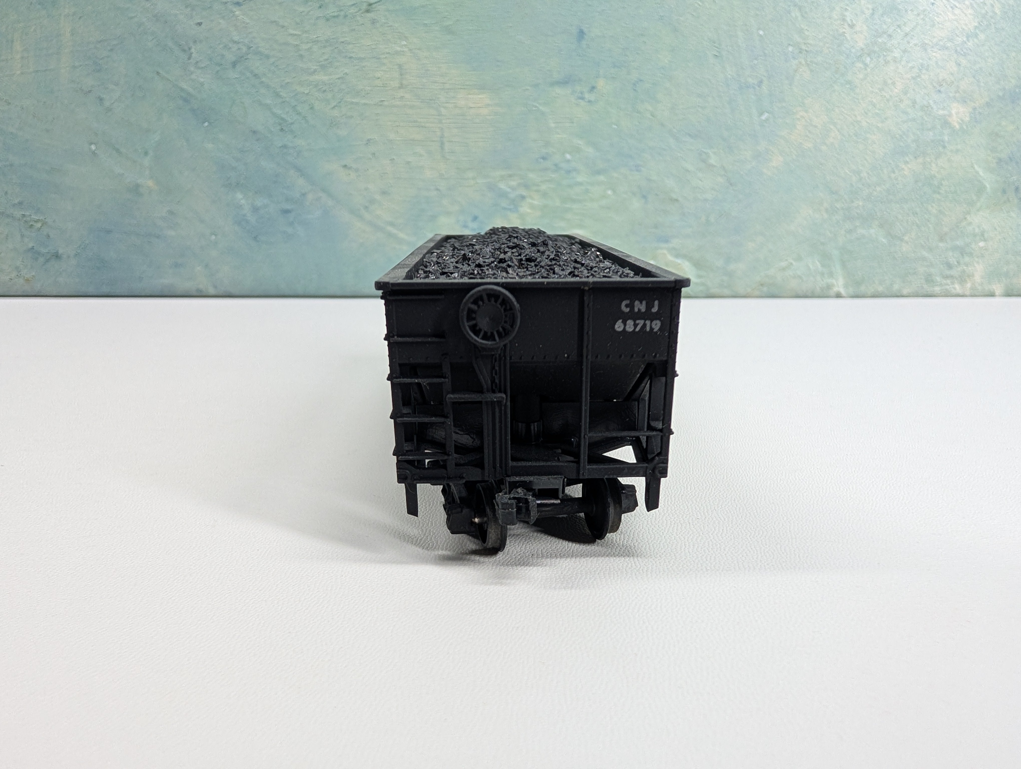 USED Athearn HO Scale 2 Bay Hoper w/ Coal Load CNJ #68719