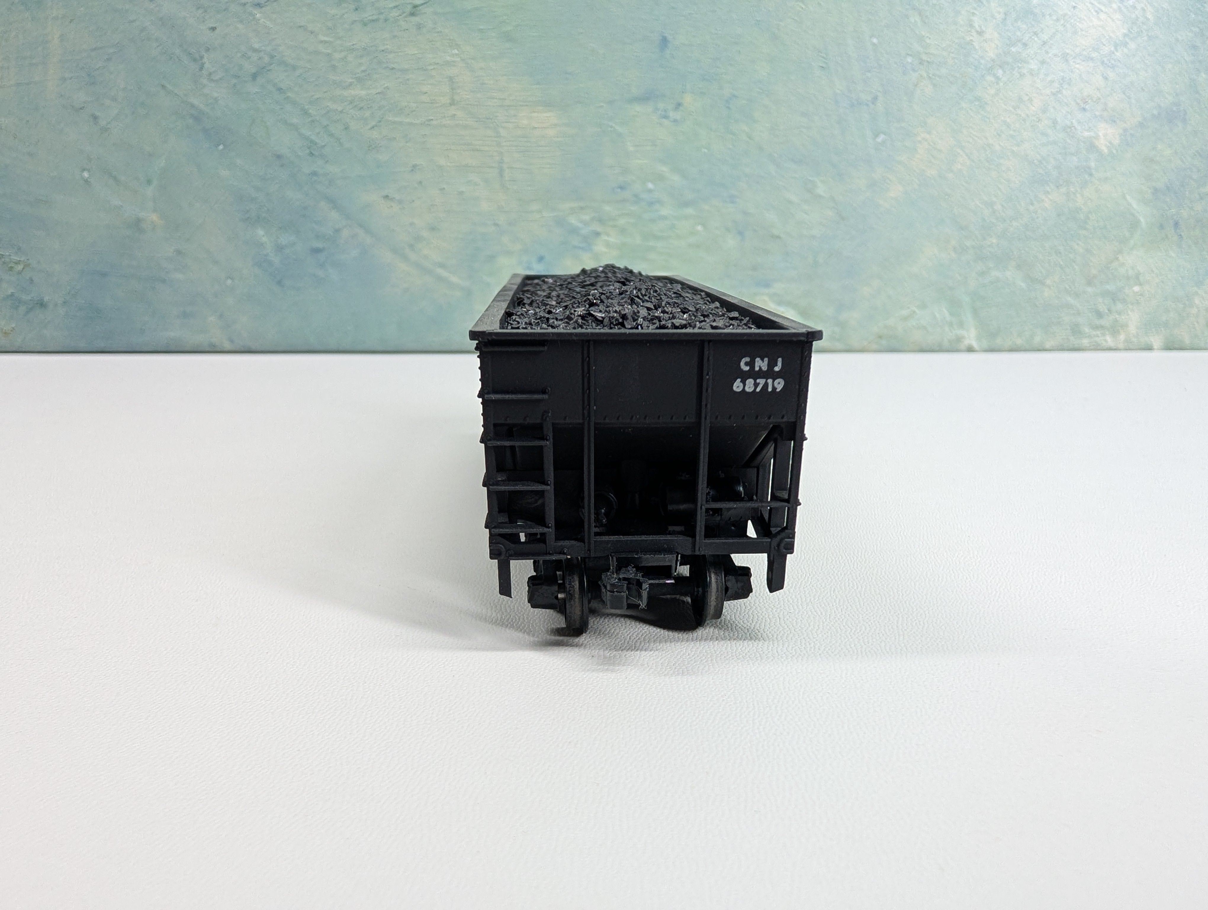 USED Athearn HO Scale 2 Bay Hoper w/ Coal Load CNJ #68719
