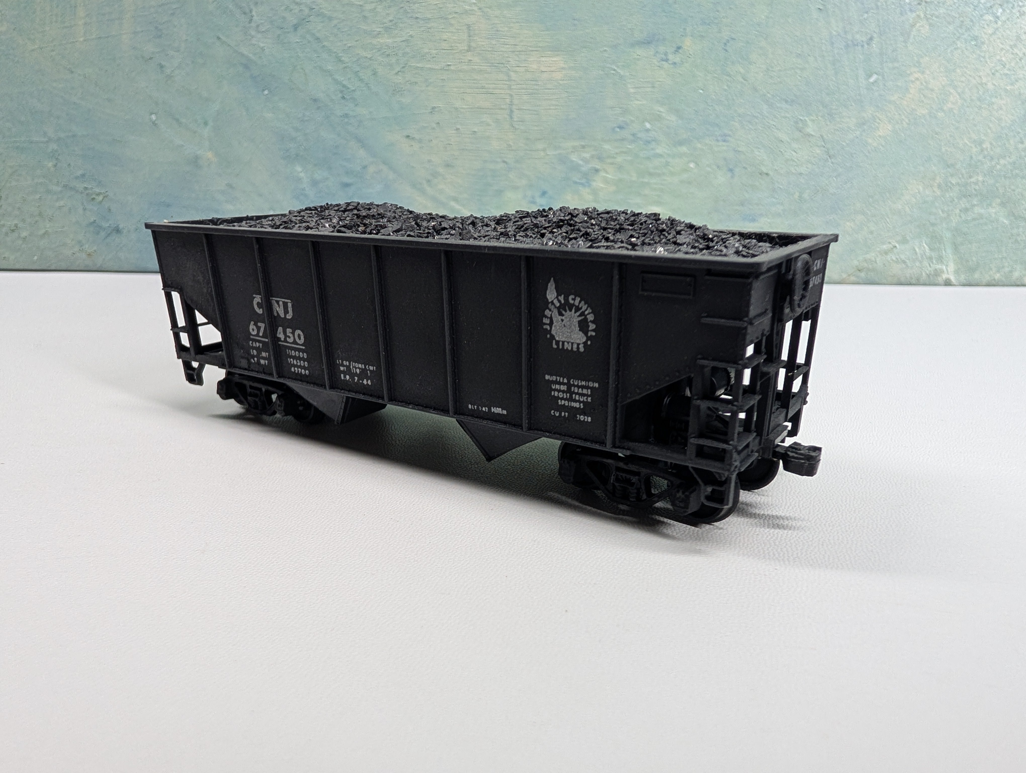 USED Athearn HO Scale 2 Bay Hoper w/ Coal Load CNJ #67450