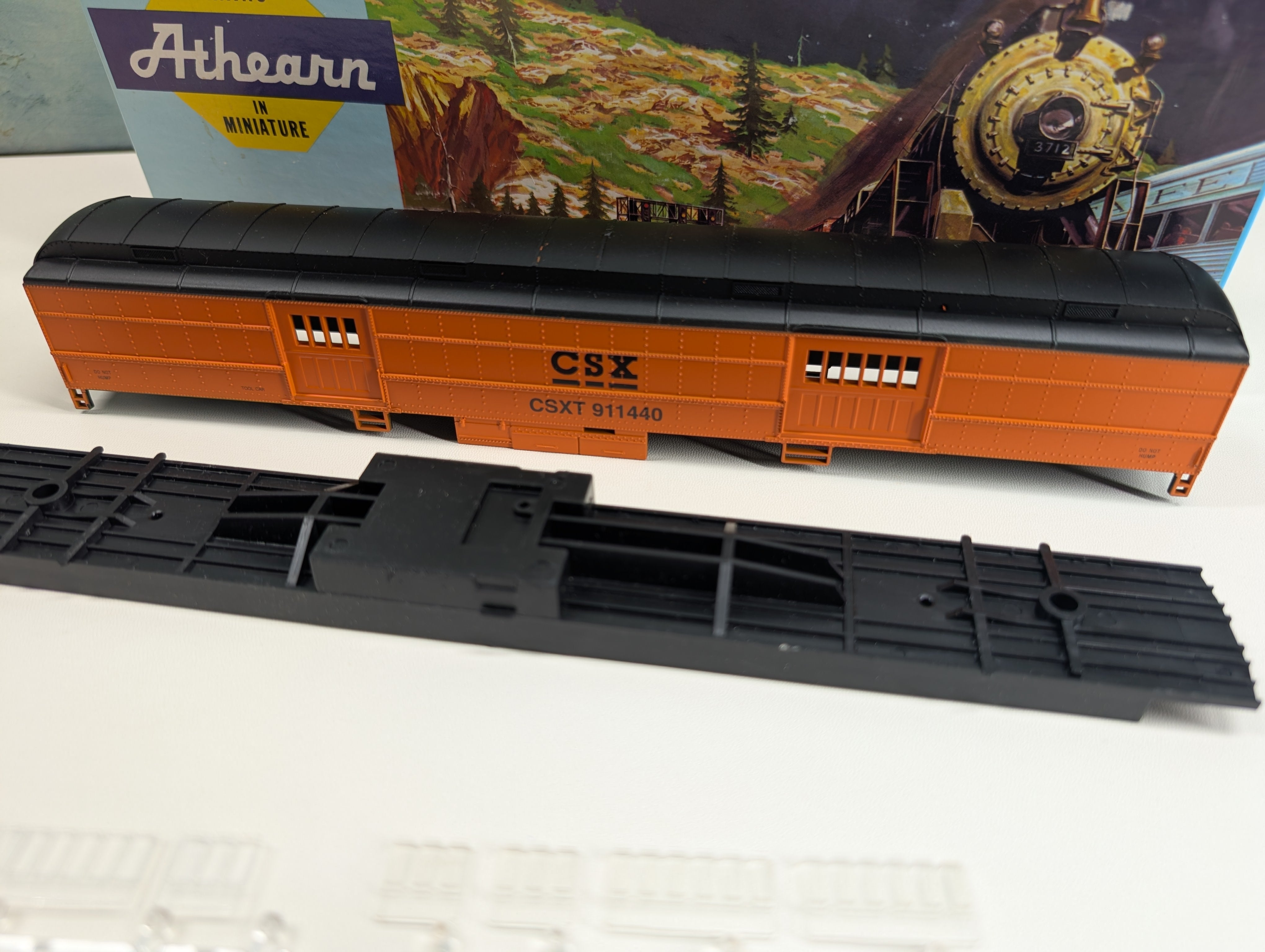 USED Athearn 1144 HO Scale Work Train Baggage Car CSX #911440 Orange KIT