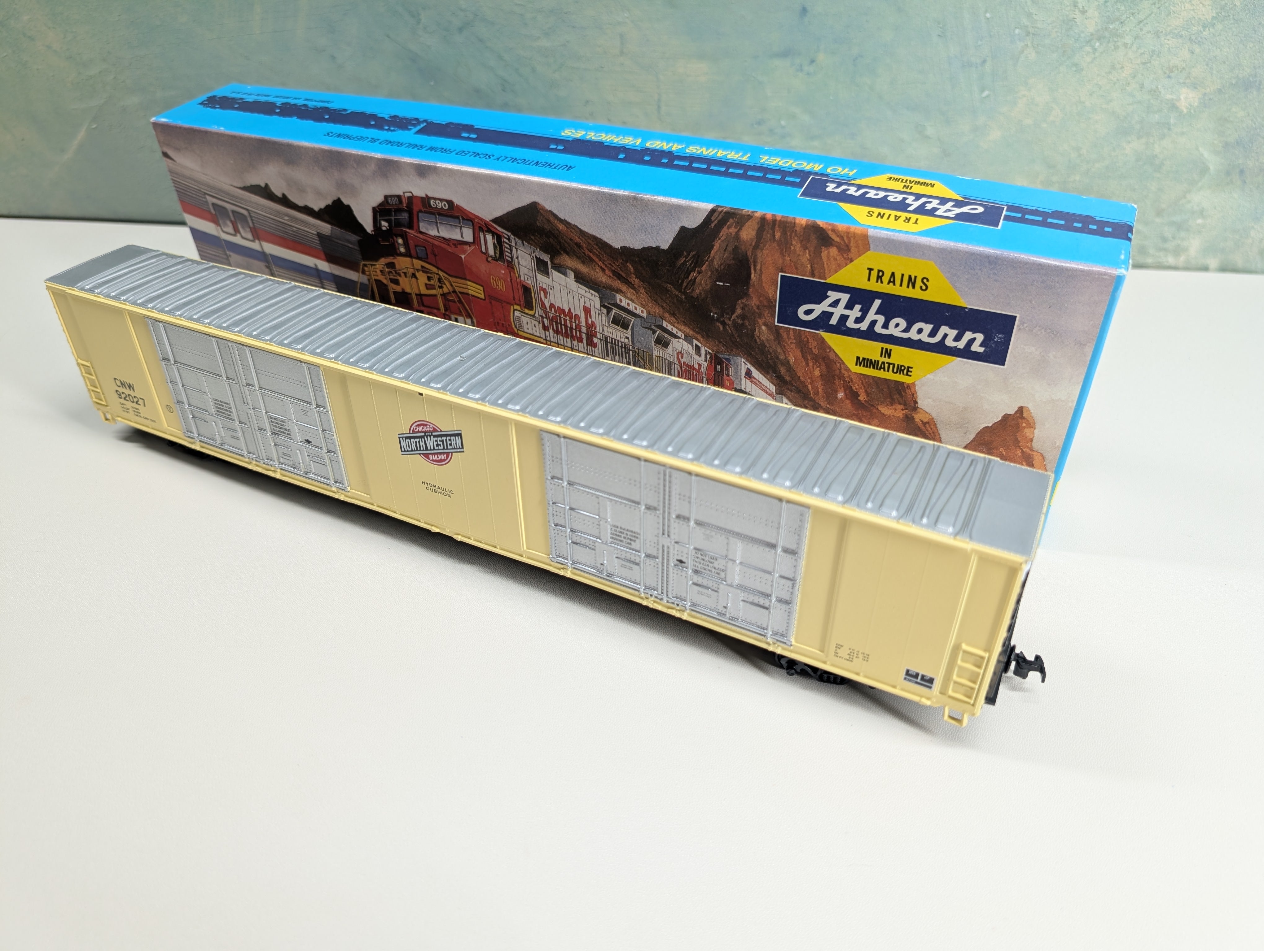 USED Athearn 2970 HO Scale 86' HI-Cube Box Car Chicago & North Western CNW #92027