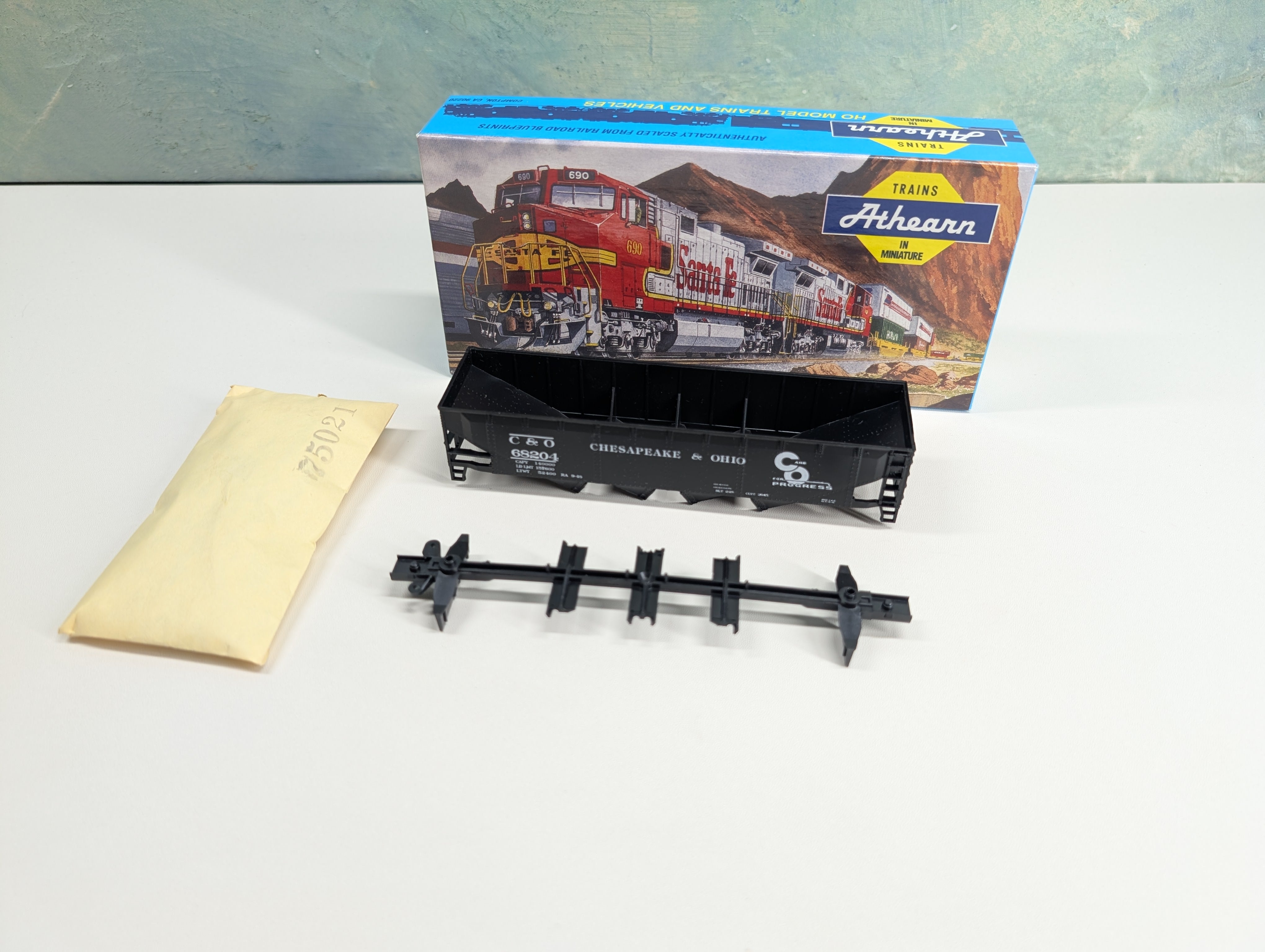 USED Athearn HO Scale 40' Hopper Chesapeake and Ohio C&O #68204 KIT