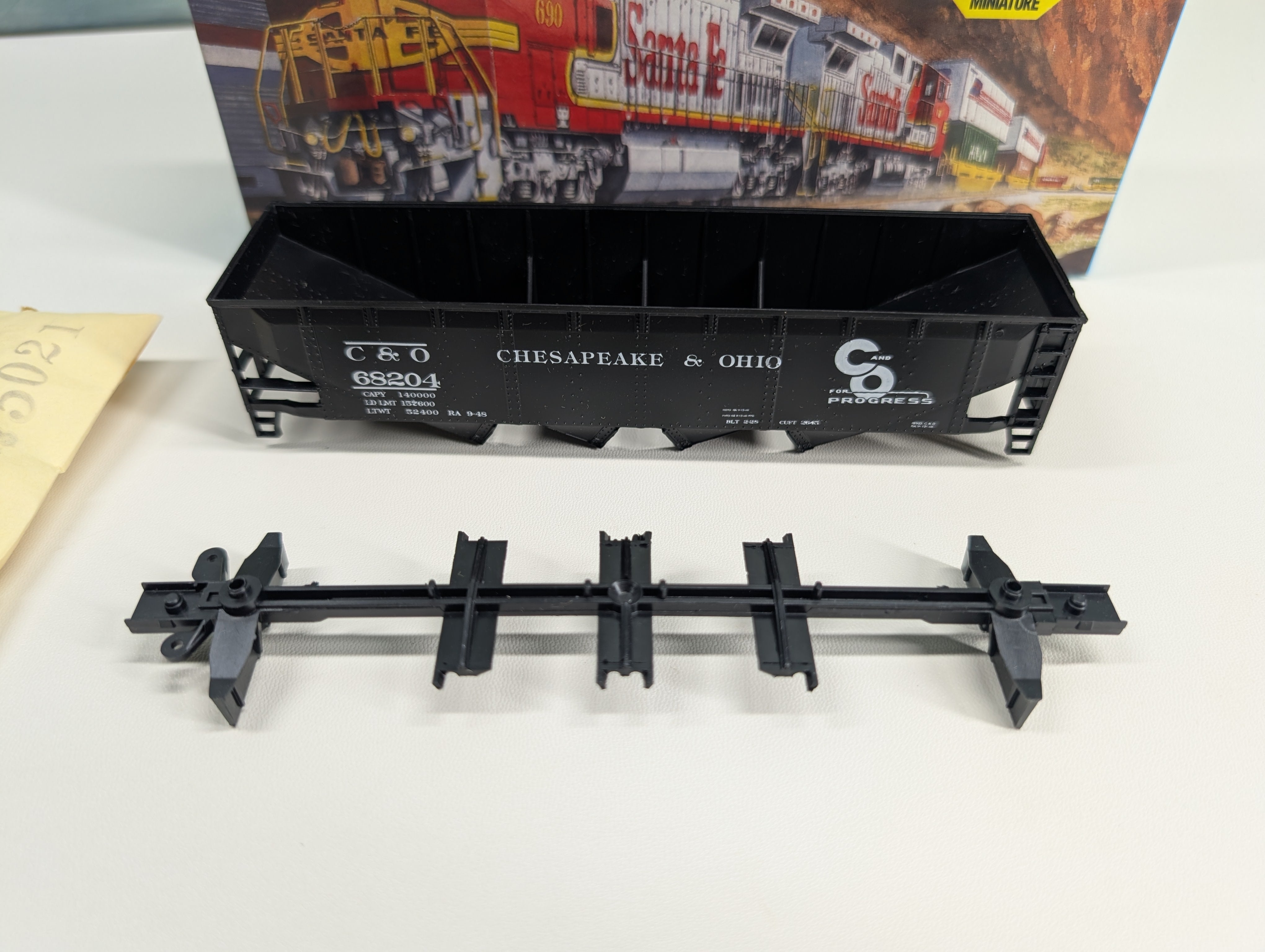 USED Athearn HO Scale 40' Hopper Chesapeake and Ohio C&O #68204 KIT