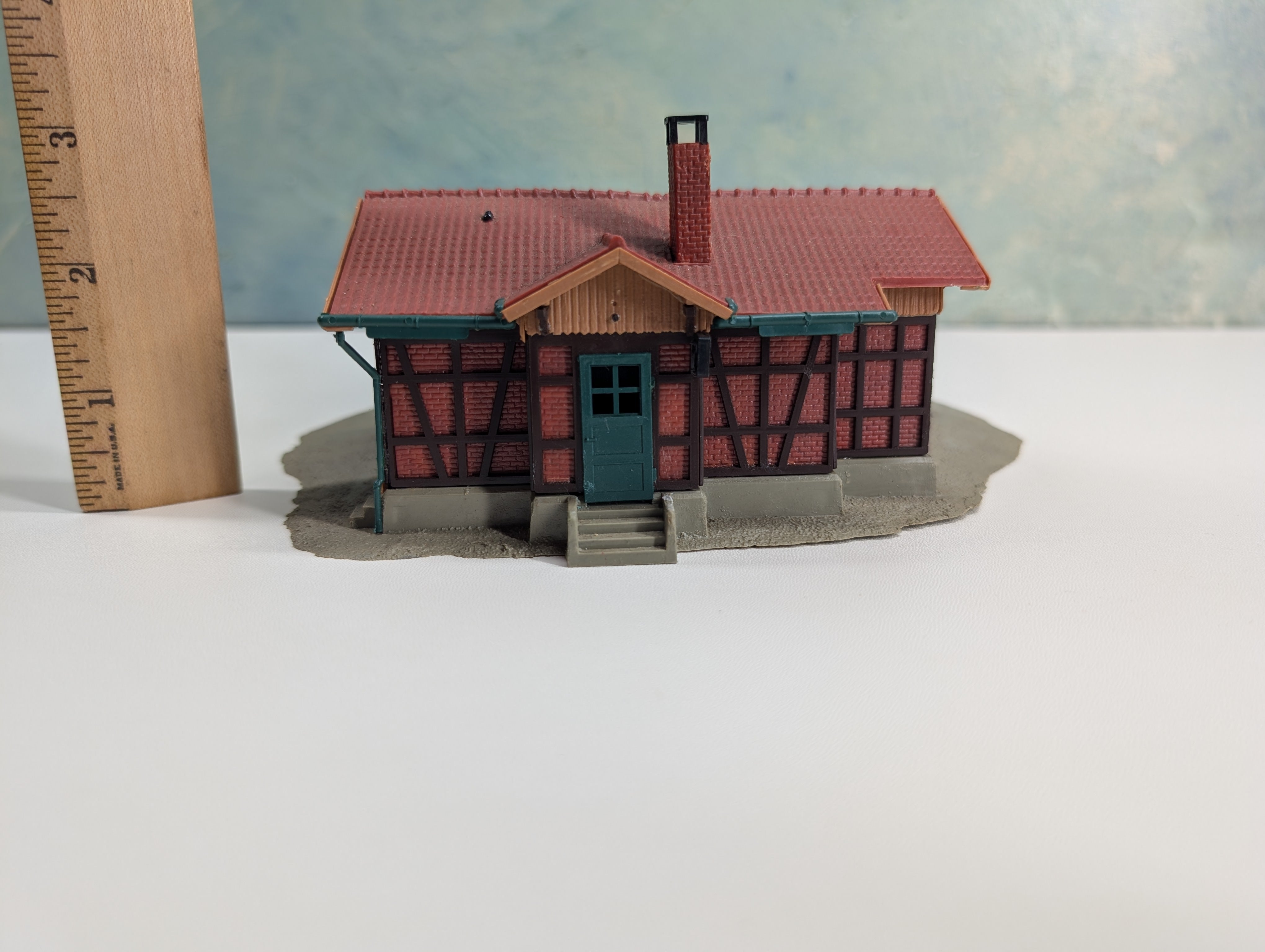 USED Kibri 909 HO Scale Stuttgart Station, German Railroad Station