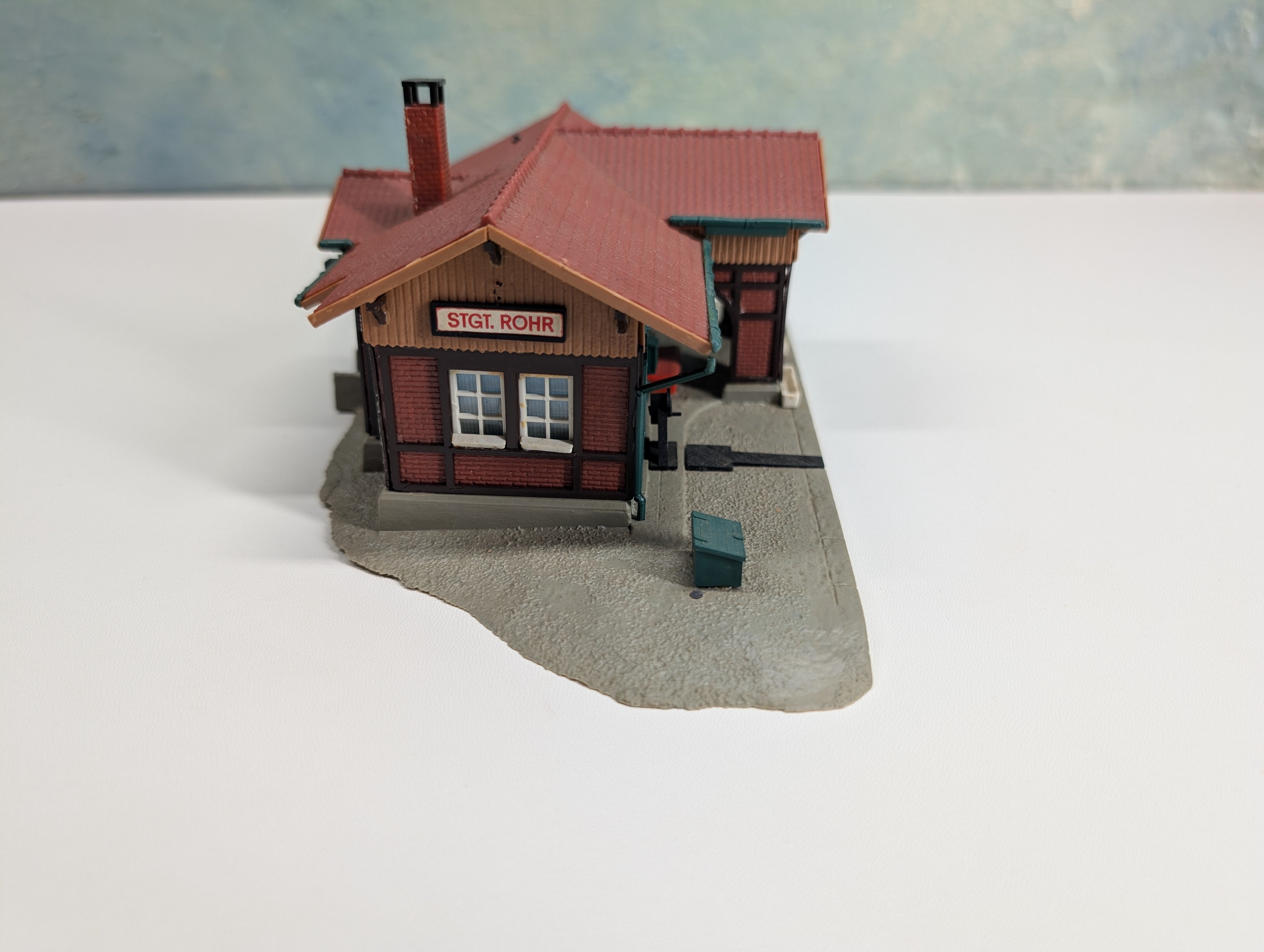 USED Kibri 909 HO Scale Stuttgart Station, German Railroad Station