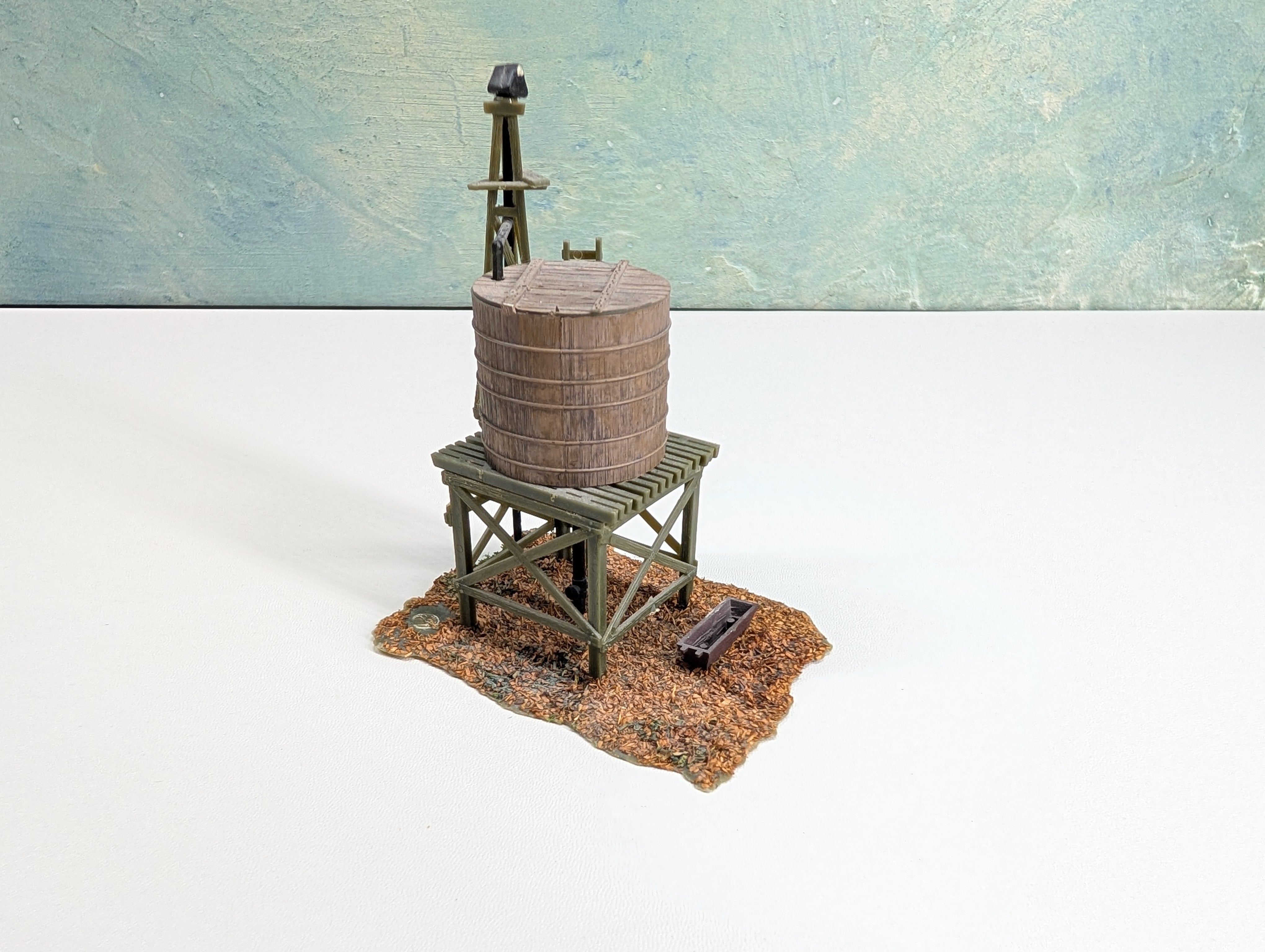 USED HO Scale Old Time Water Tower