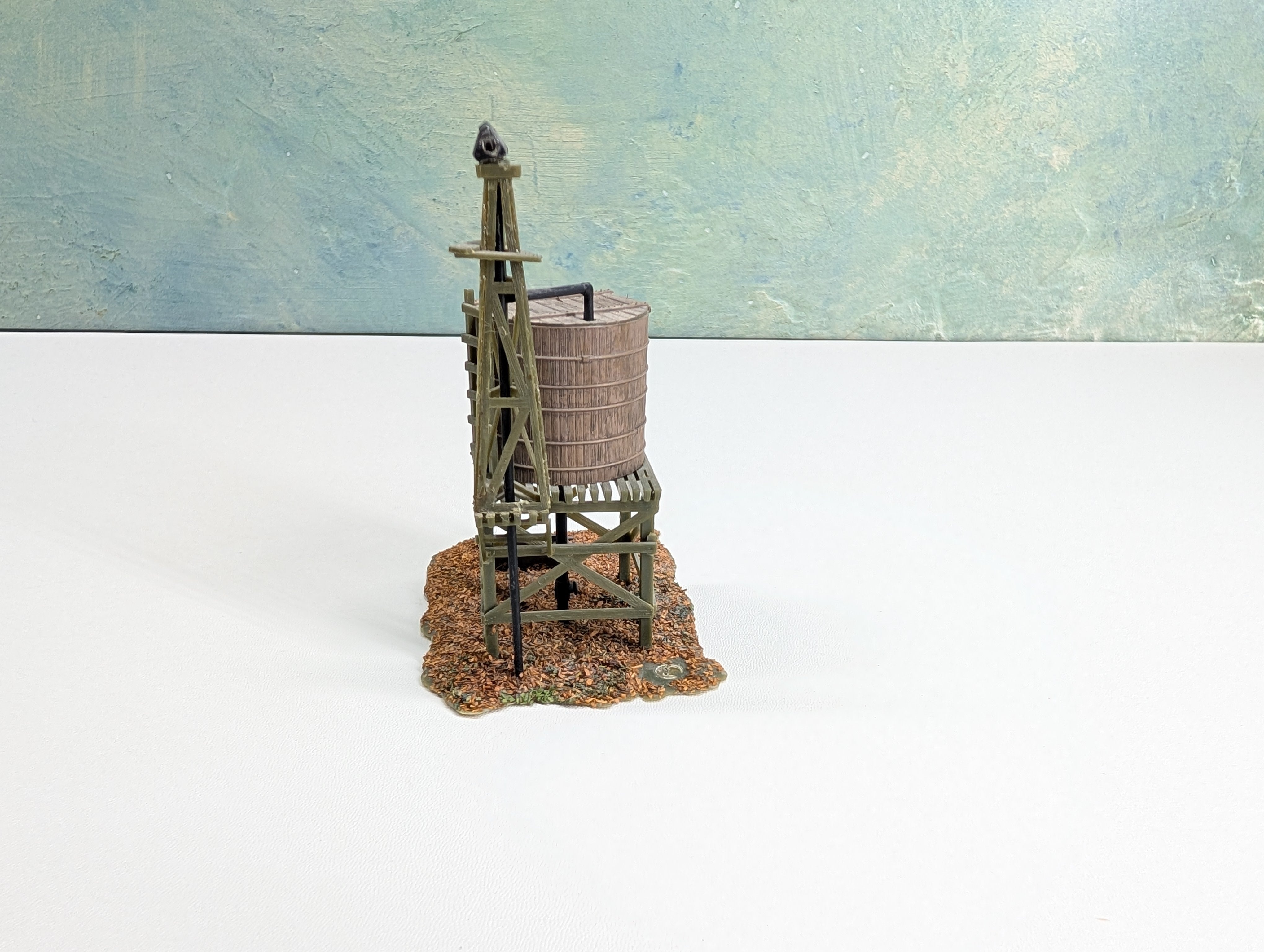 USED HO Scale Old Time Water Tower