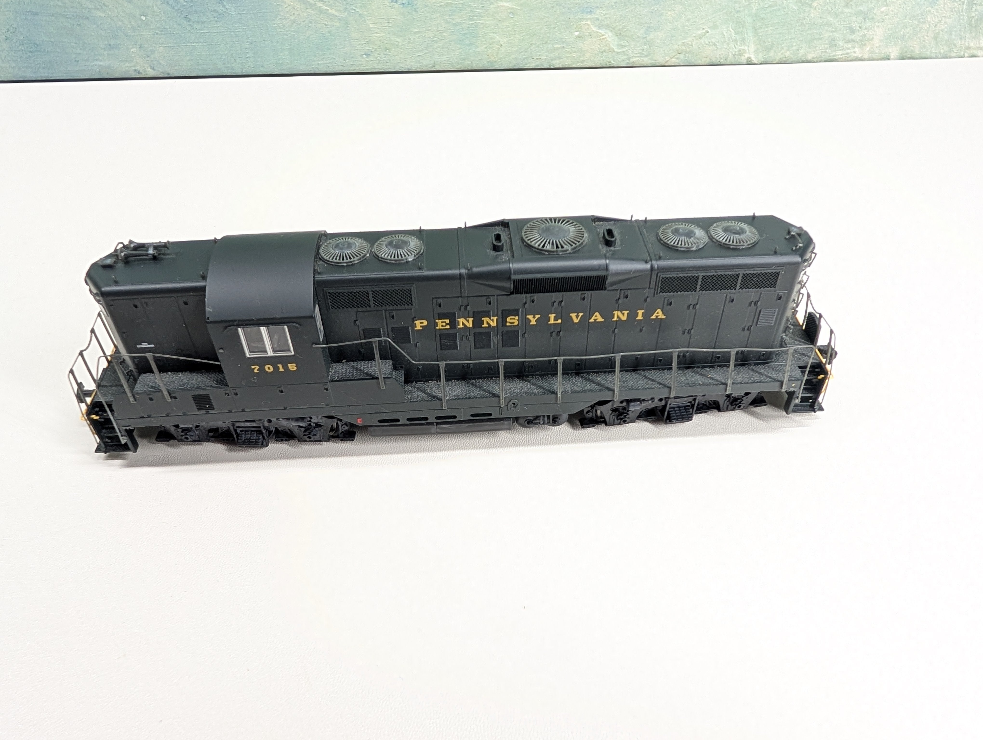 USED Life-Like HO Scale Proto GP9 High Nose Diesel Locomotive Pennsylvania PRR #7015 Parts/Repairs DC