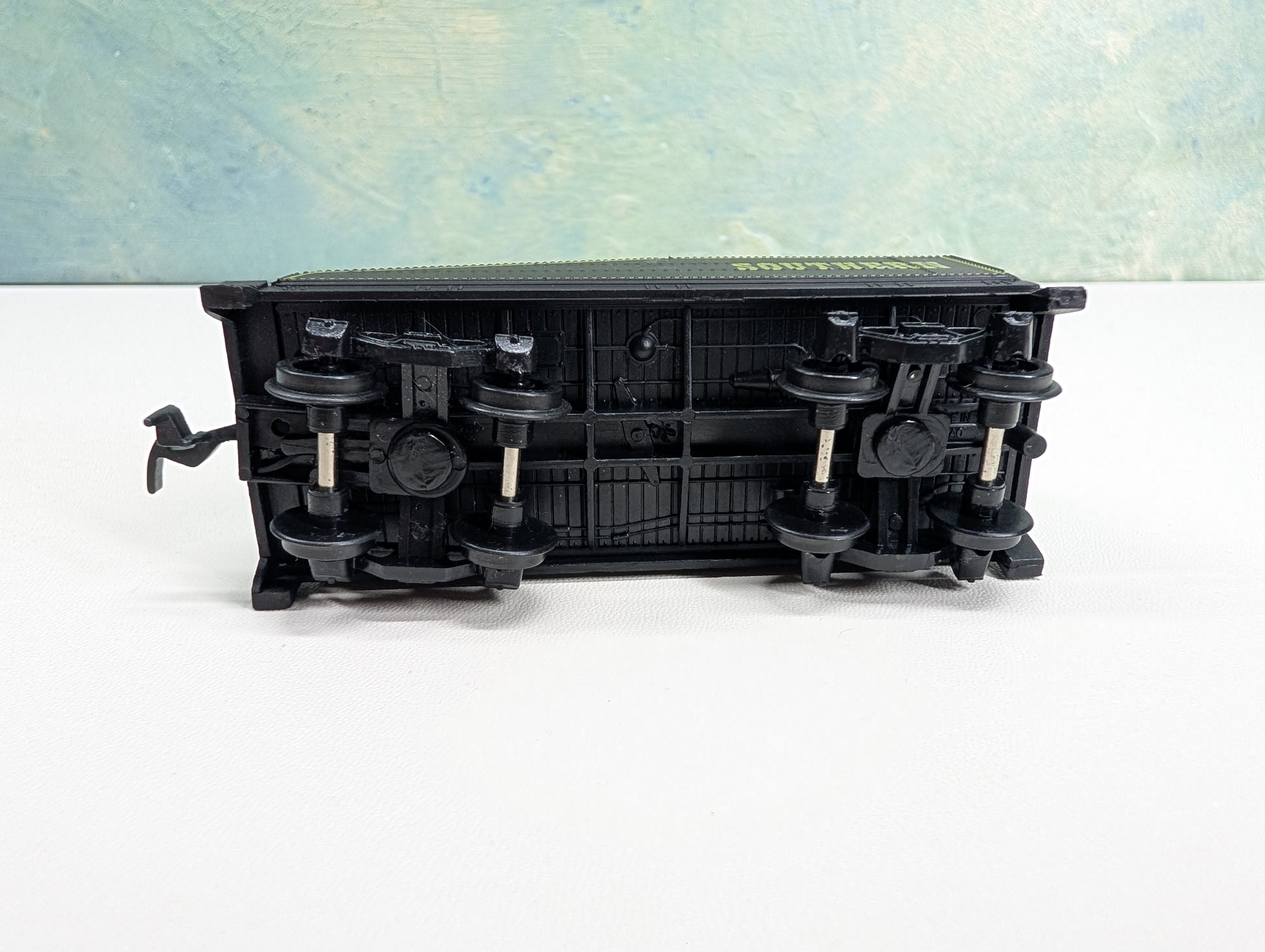 USED HO Scale Non-Powered Sloped Tender Southern