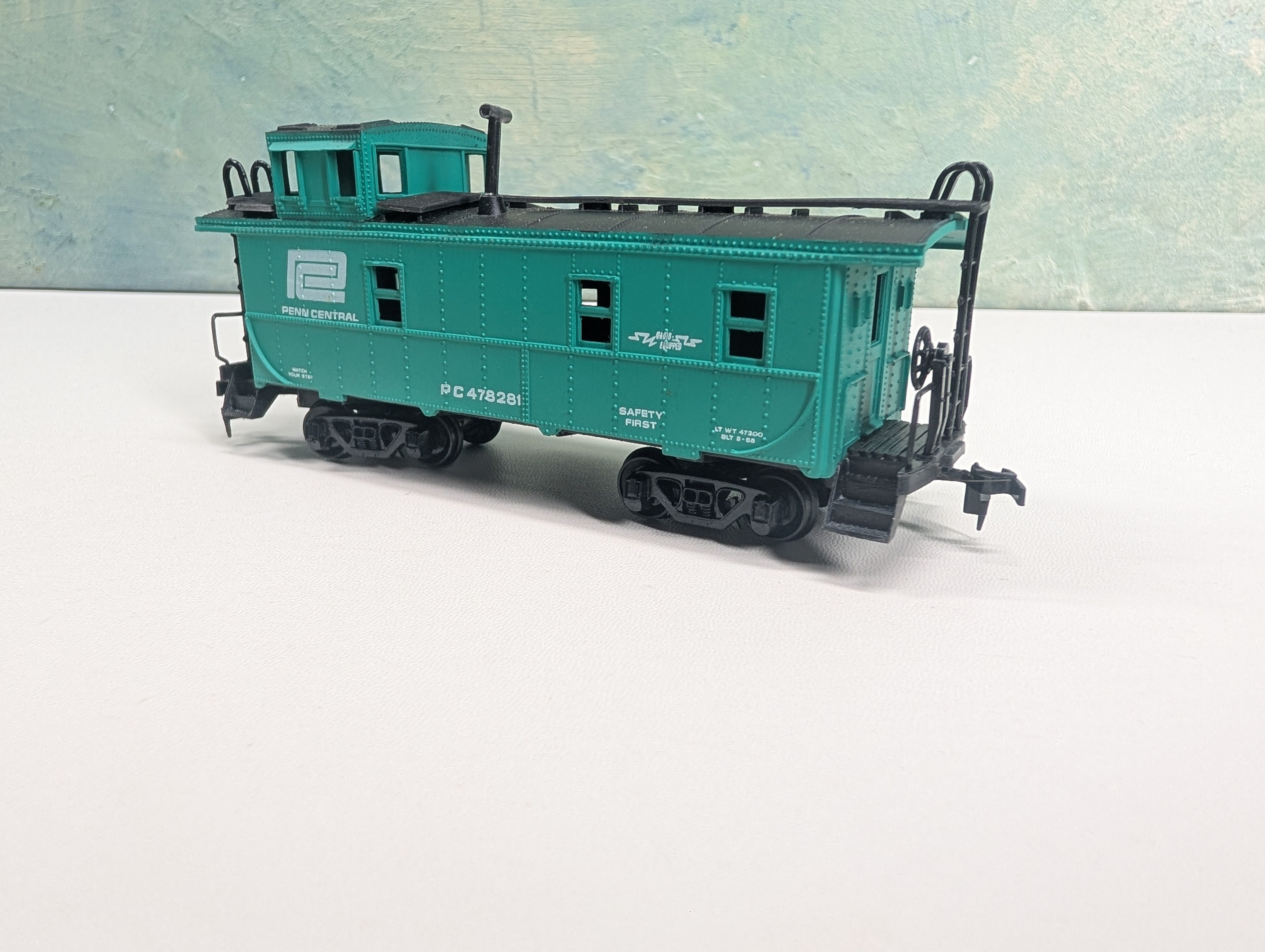 USED Bachmann HO Scale 36' Caboose Penn Central PC #478281