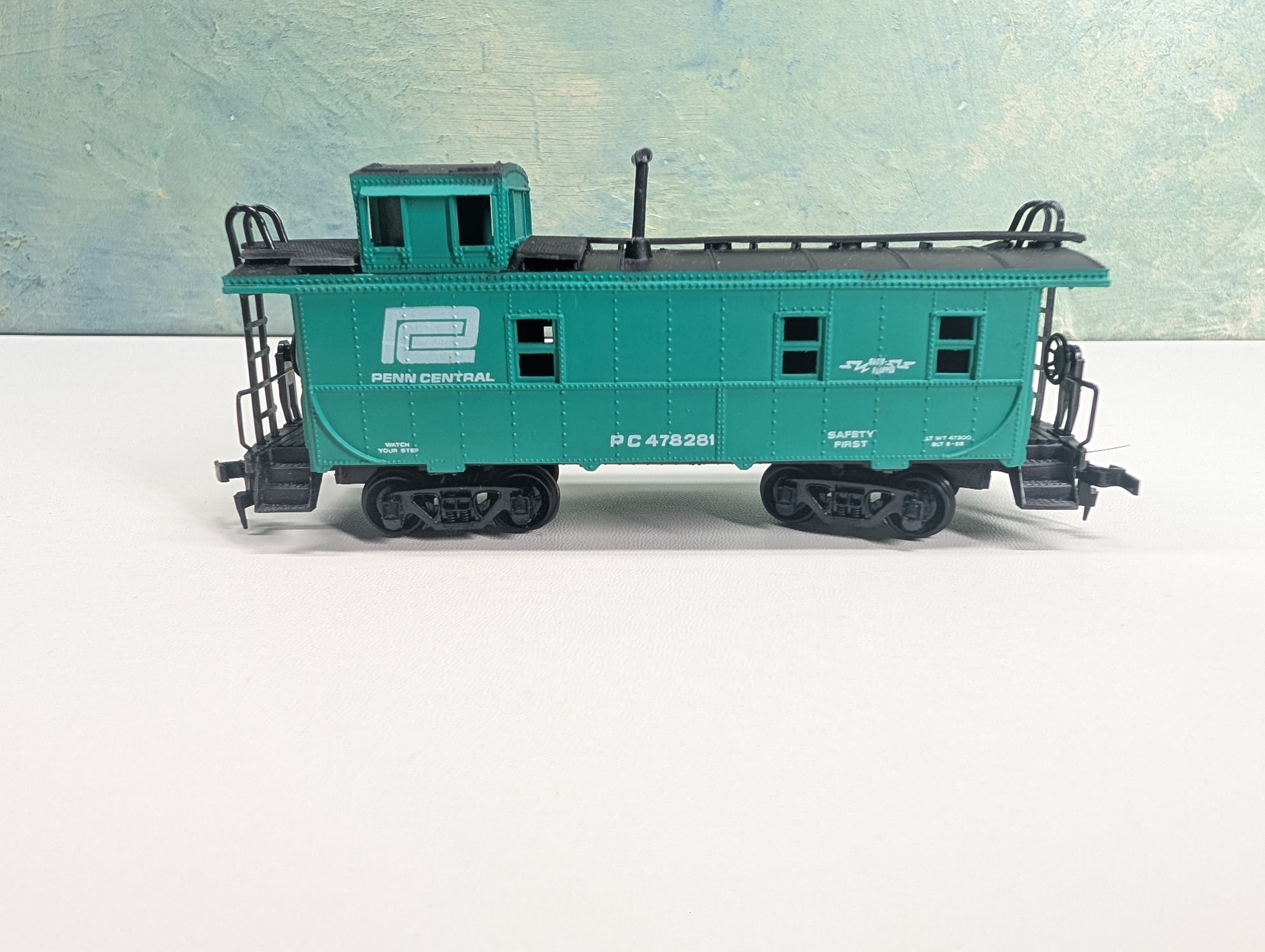 USED Bachmann HO Scale 36' Caboose Penn Central PC #478281