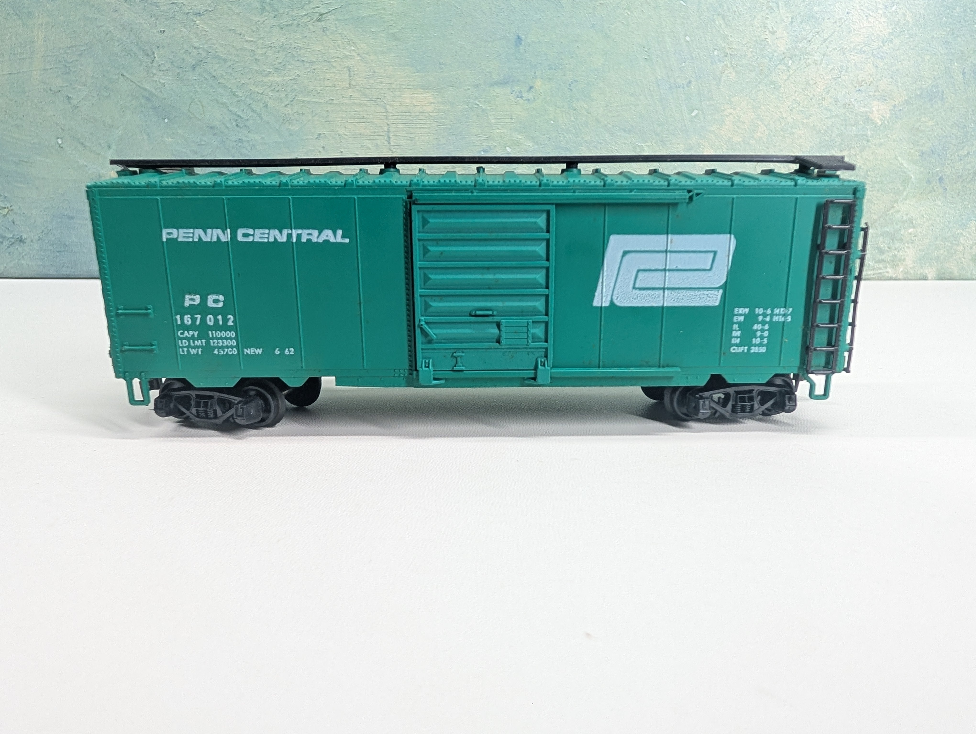 USED ROCO HO Scale 40' Box Car Penn Central PC #167012