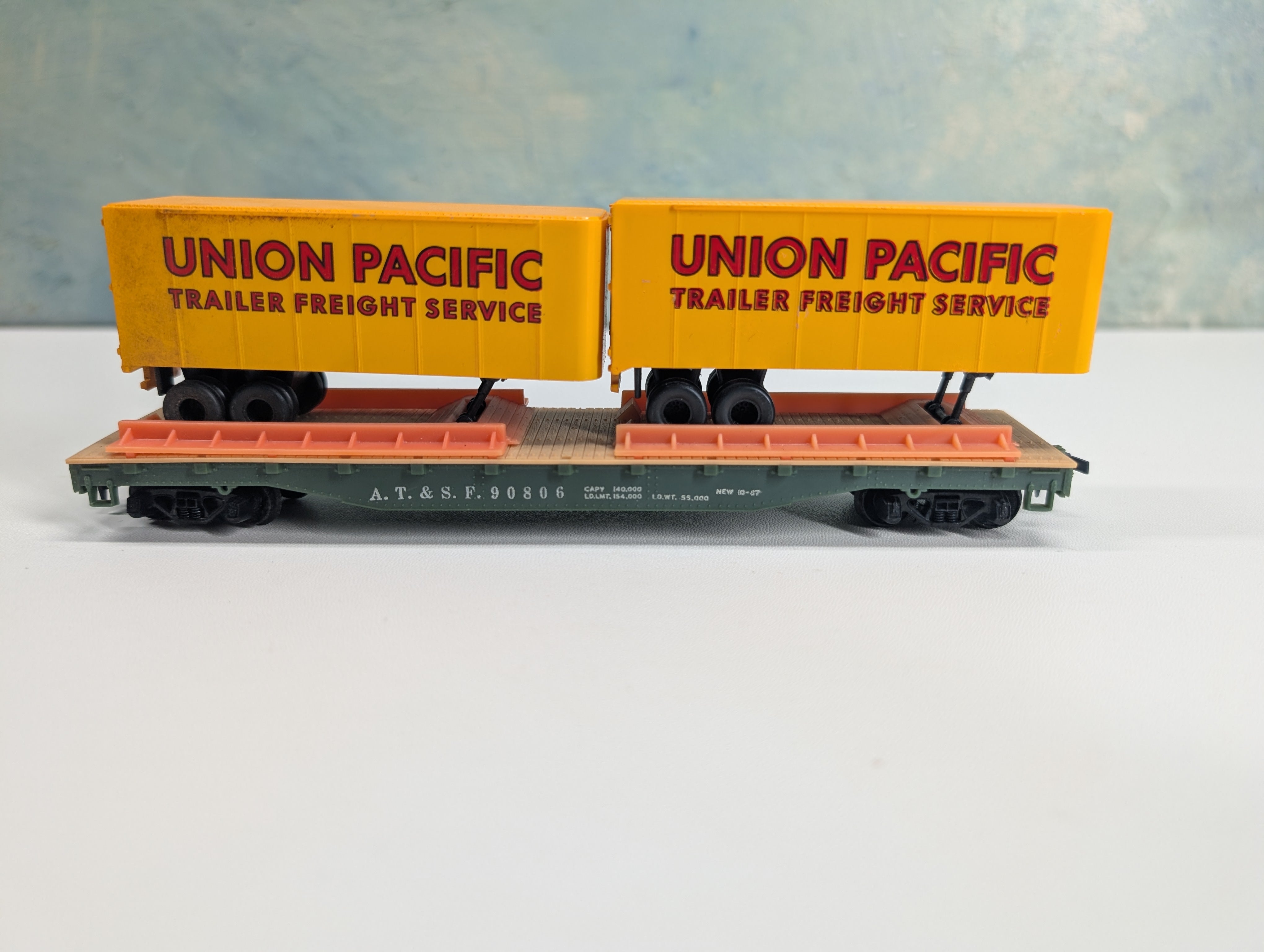 USED Mantua HO Scale 50' Flat Car w/ 2 UP Trailers Santa Fe ATSF #90806