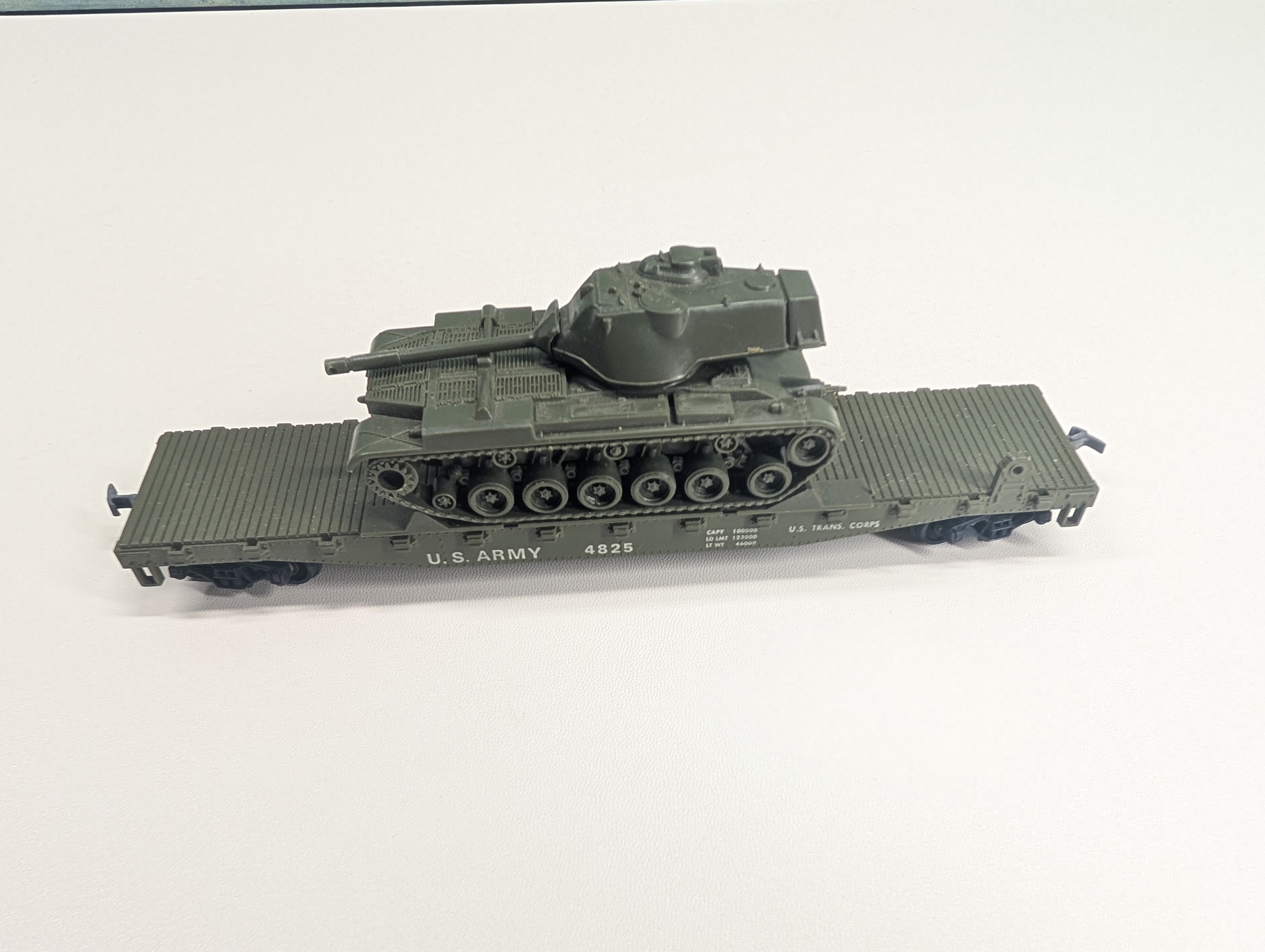 USED Cox HO Scale 50' Flat Car w/ Tank US Army 4825