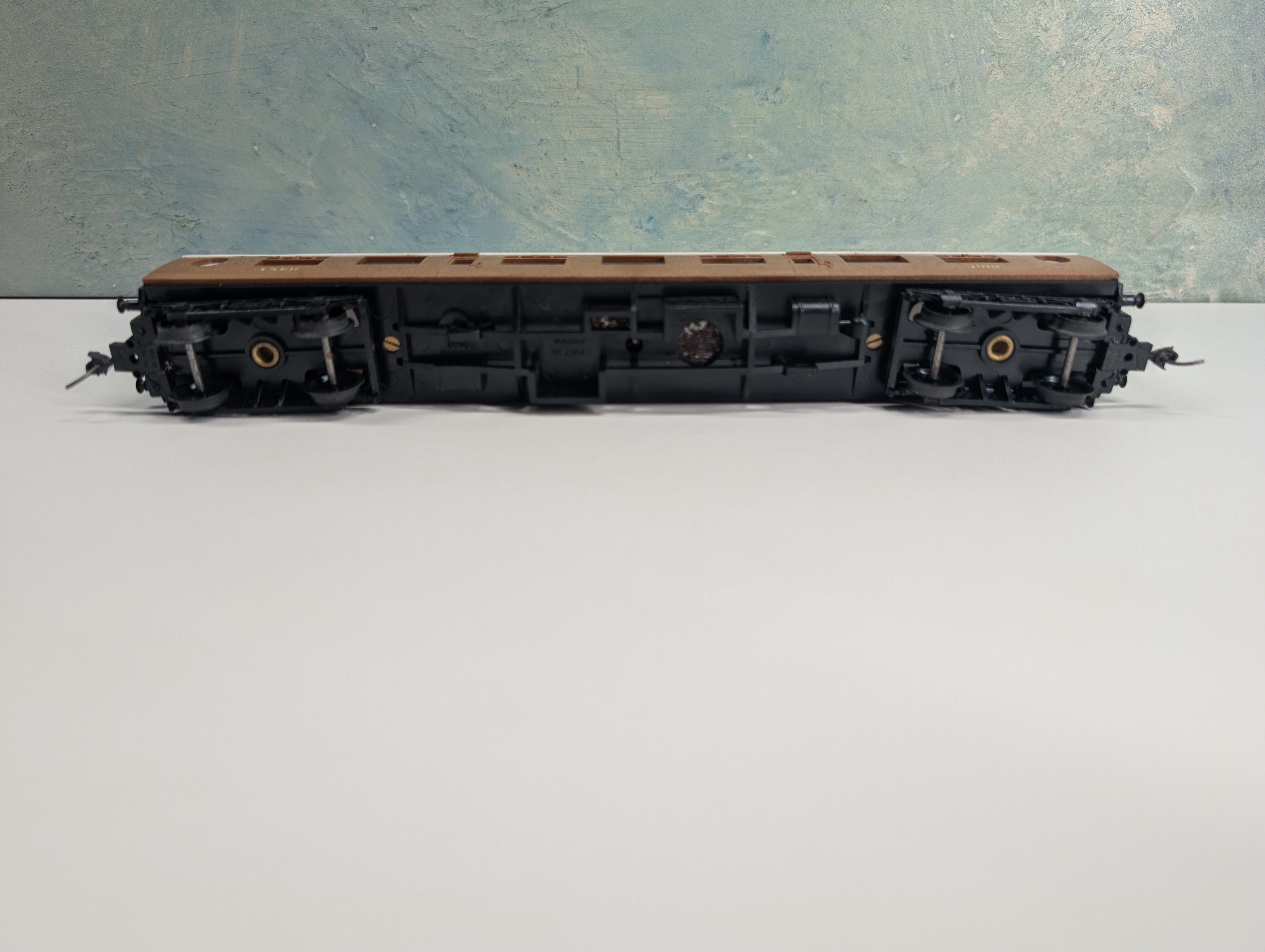 USED Tri-Ang R745 HO Scale OO Full 3rd Coach Passenger Car LNER #1010
