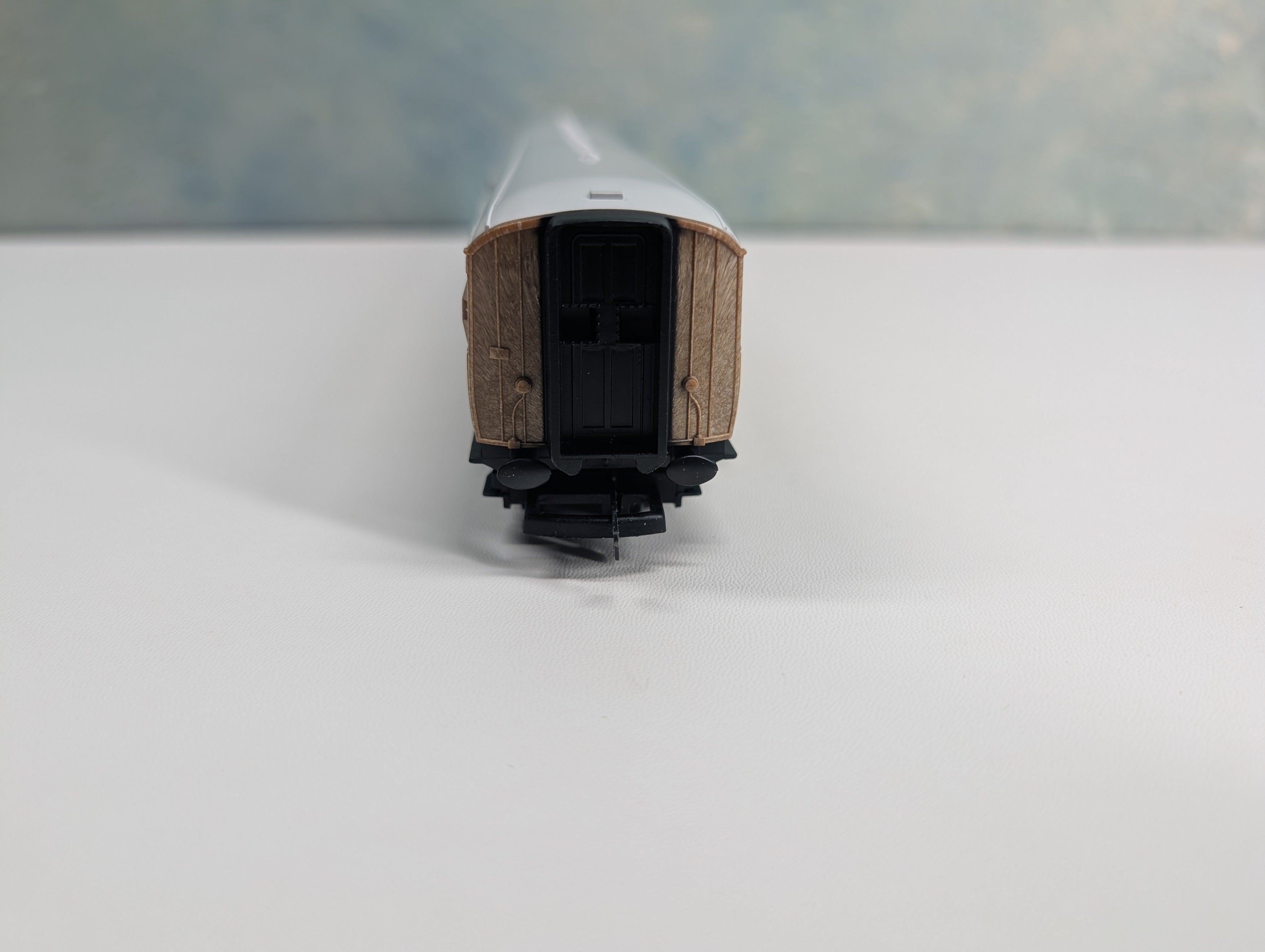 USED Hornby R4063 HO Scale OO Brake Composite Coach Passenger Car LNER #5547