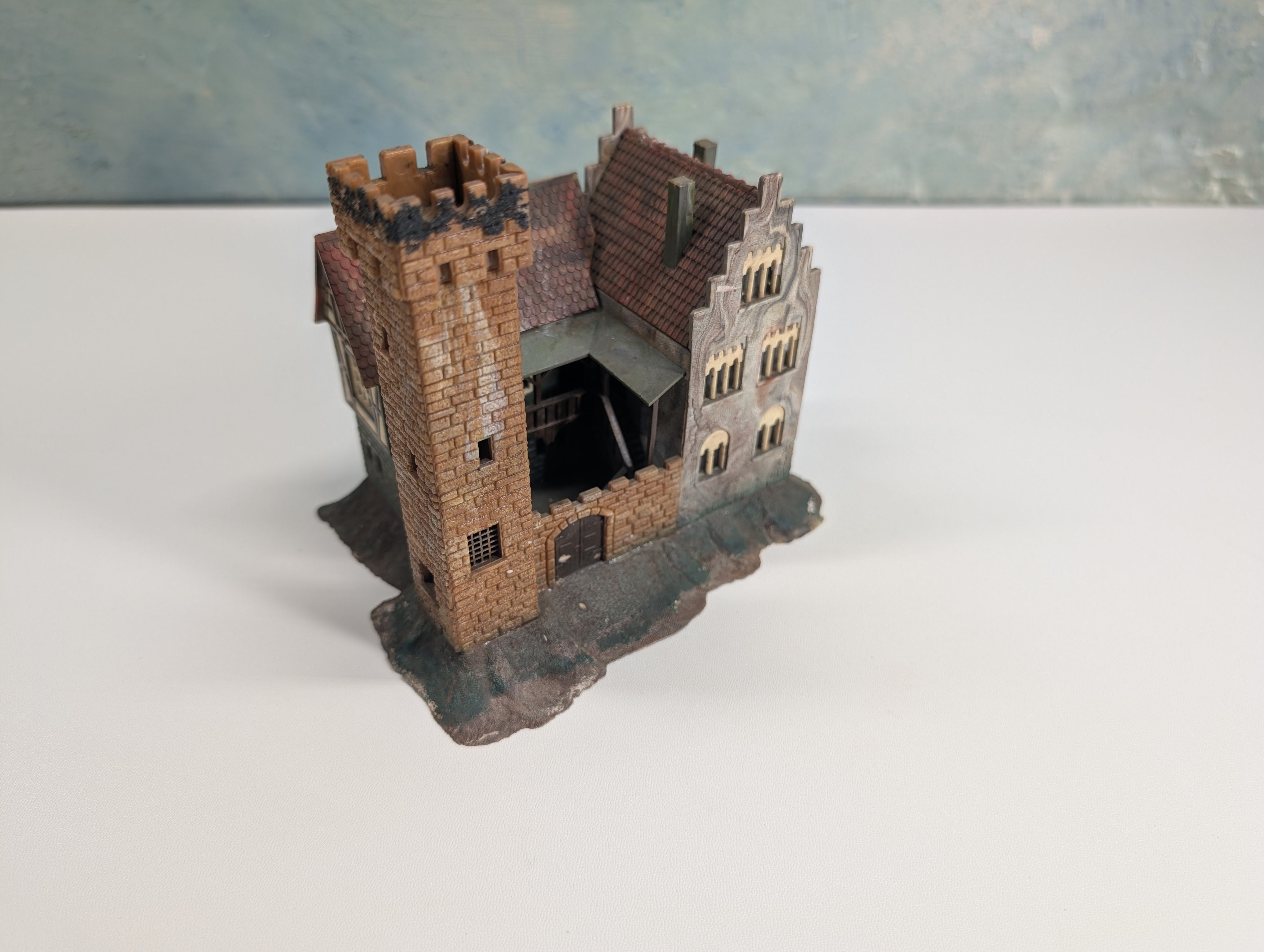 USED Faller 29201 N Scale Castle, German