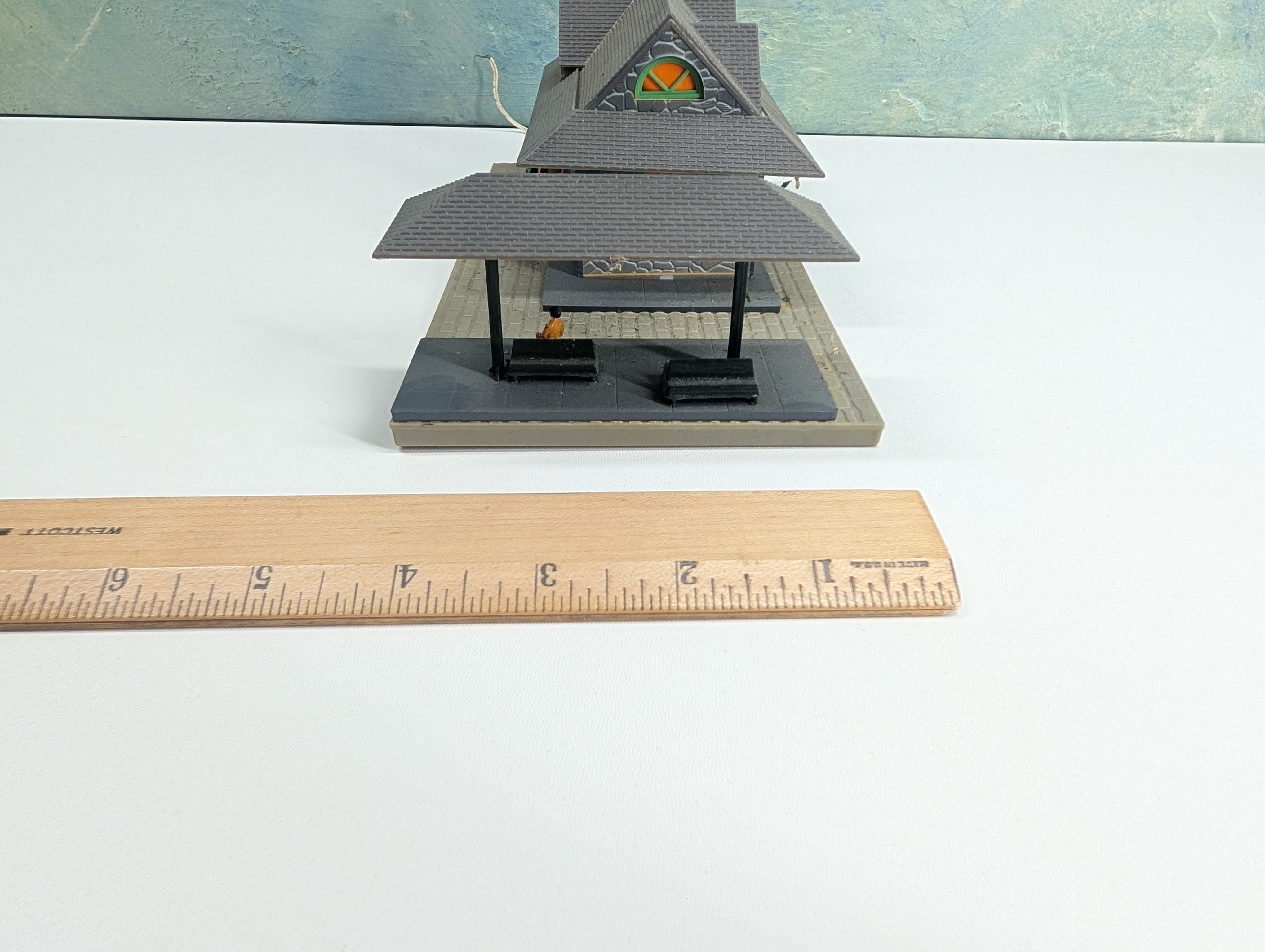 USED Tyco HO Scale Tyco Town Passenger Station