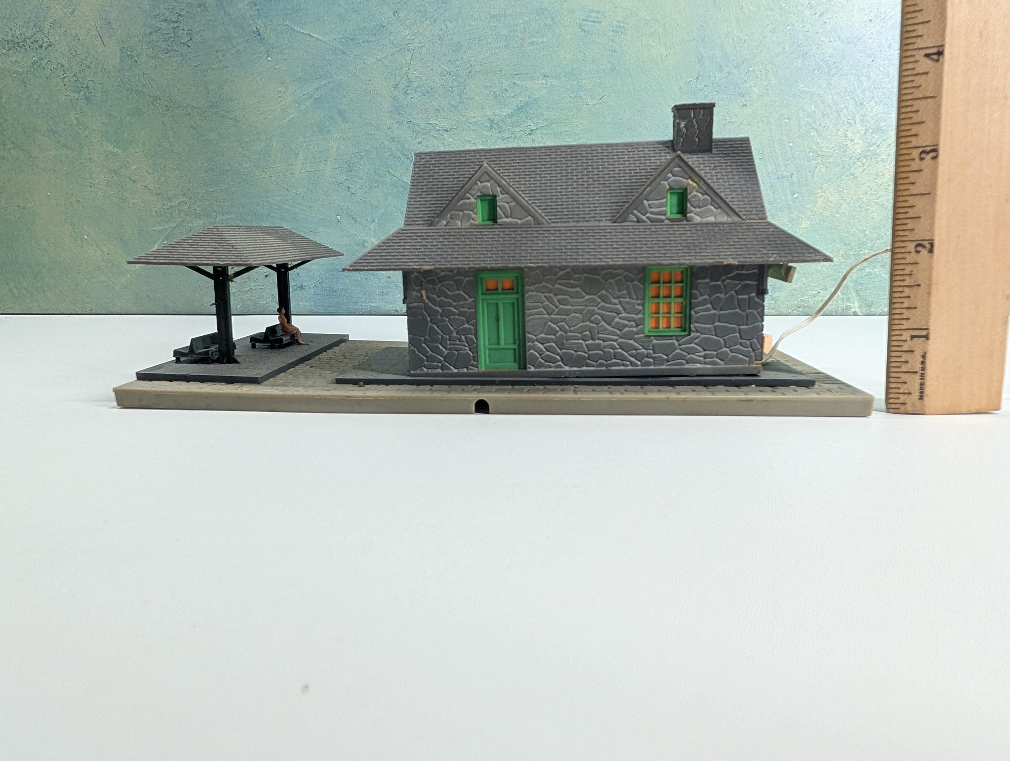 USED Tyco HO Scale Tyco Town Passenger Station