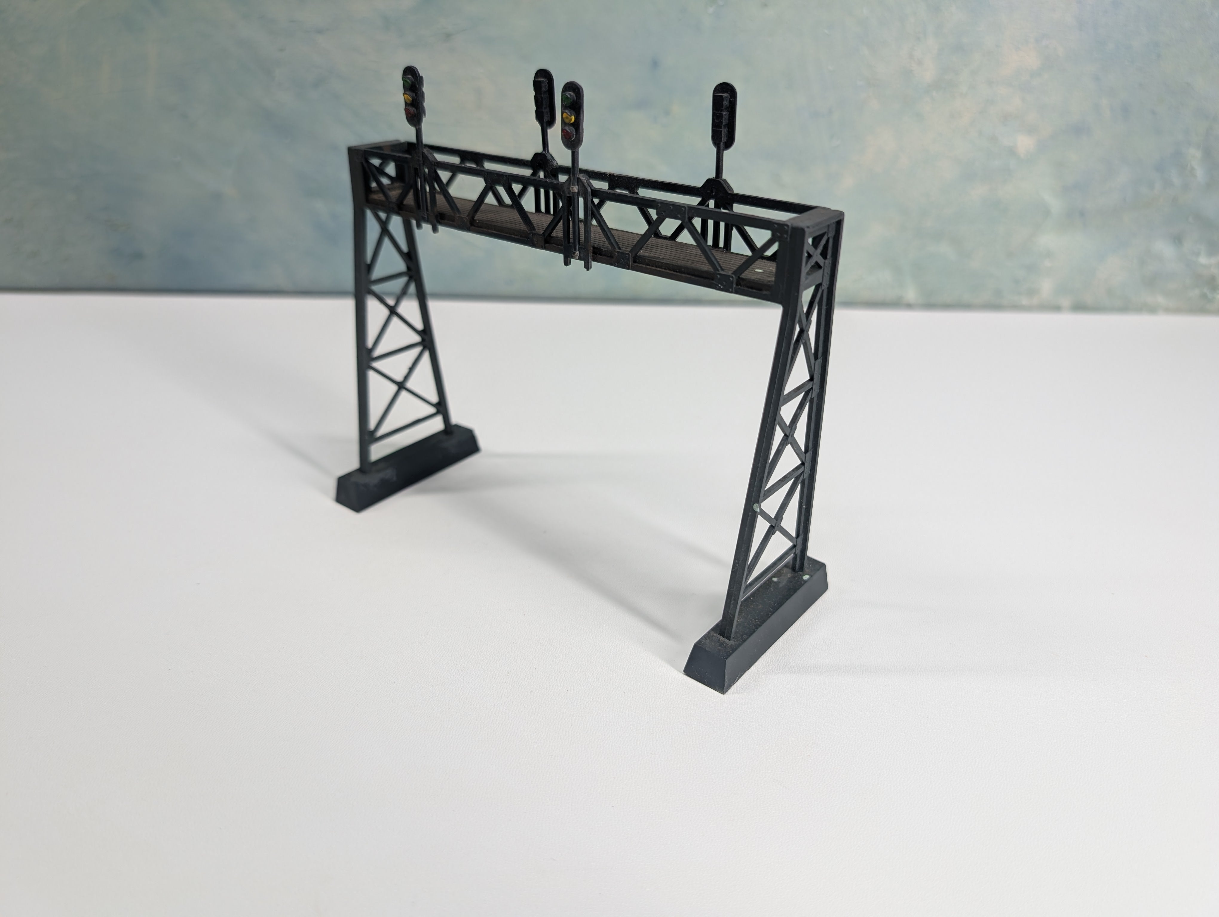 USED AHM 5613 HO Scale Signal Bridge