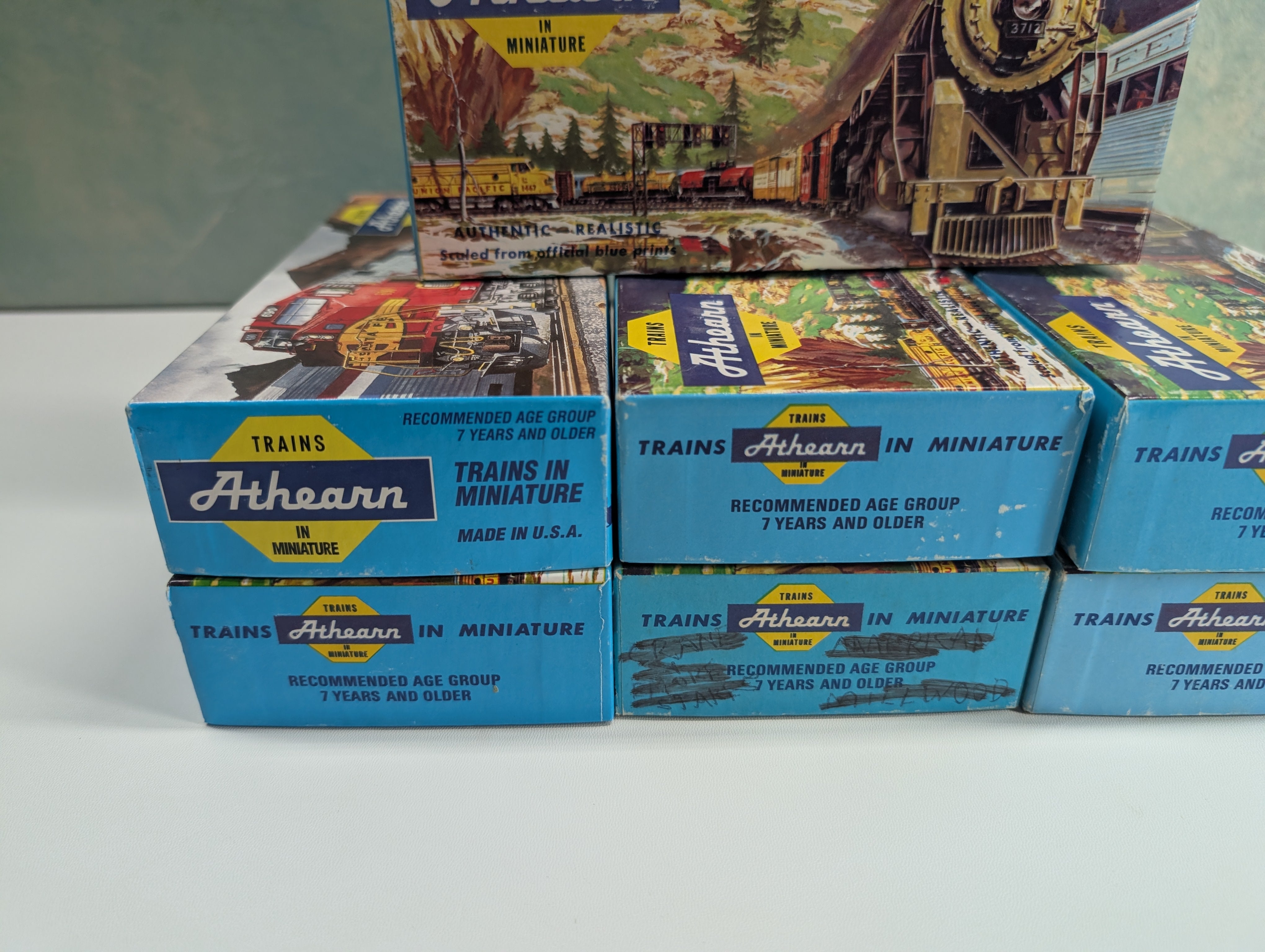 USED Athearn HO Scale Lot of Empty Train Boxes for Storage (8 pcs)