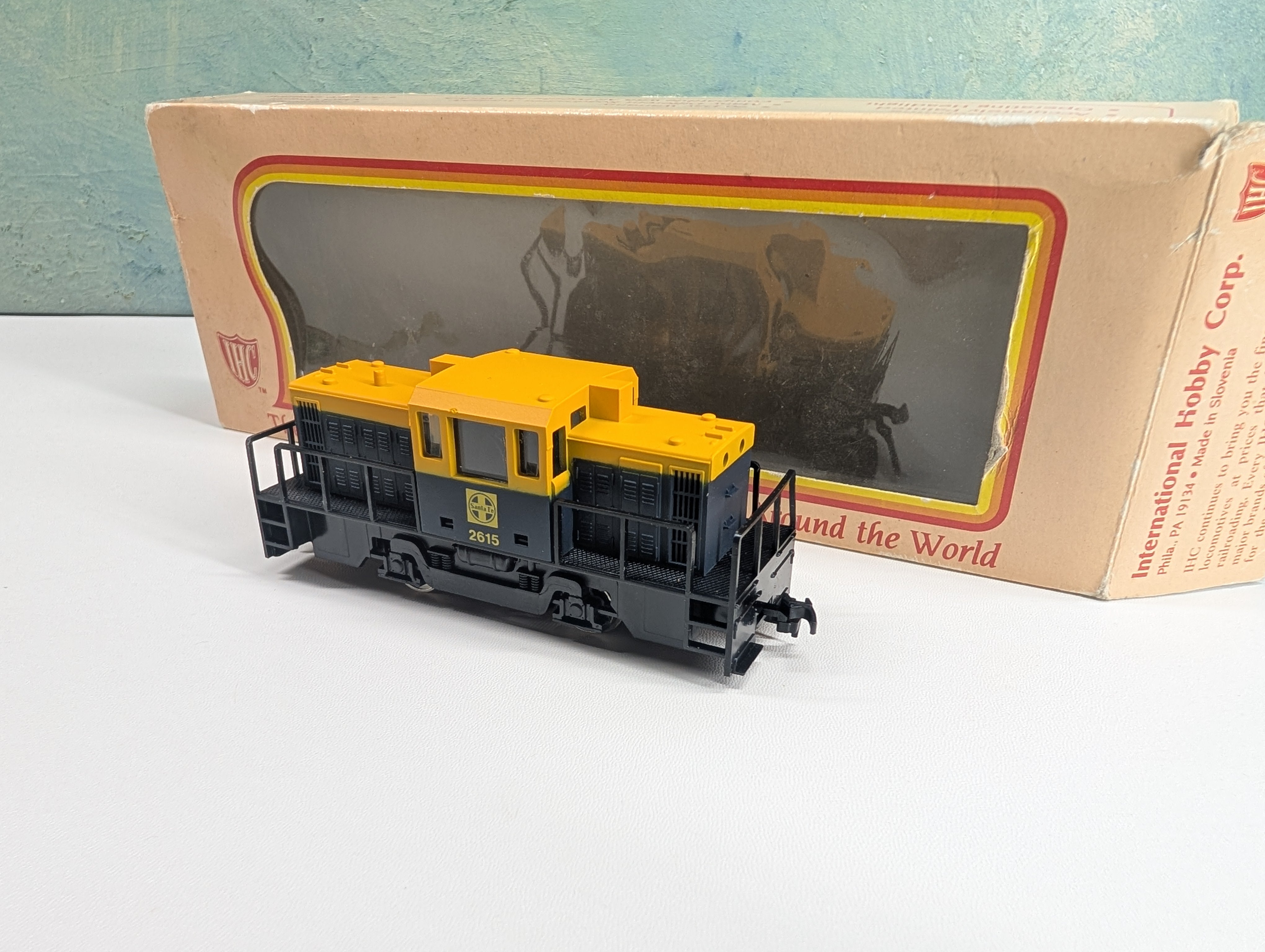 USED IHC HO Scale M502 Center Cab Diesel Switcher Locomotive Santa Fe ATSF #2615 Runs Great! DC