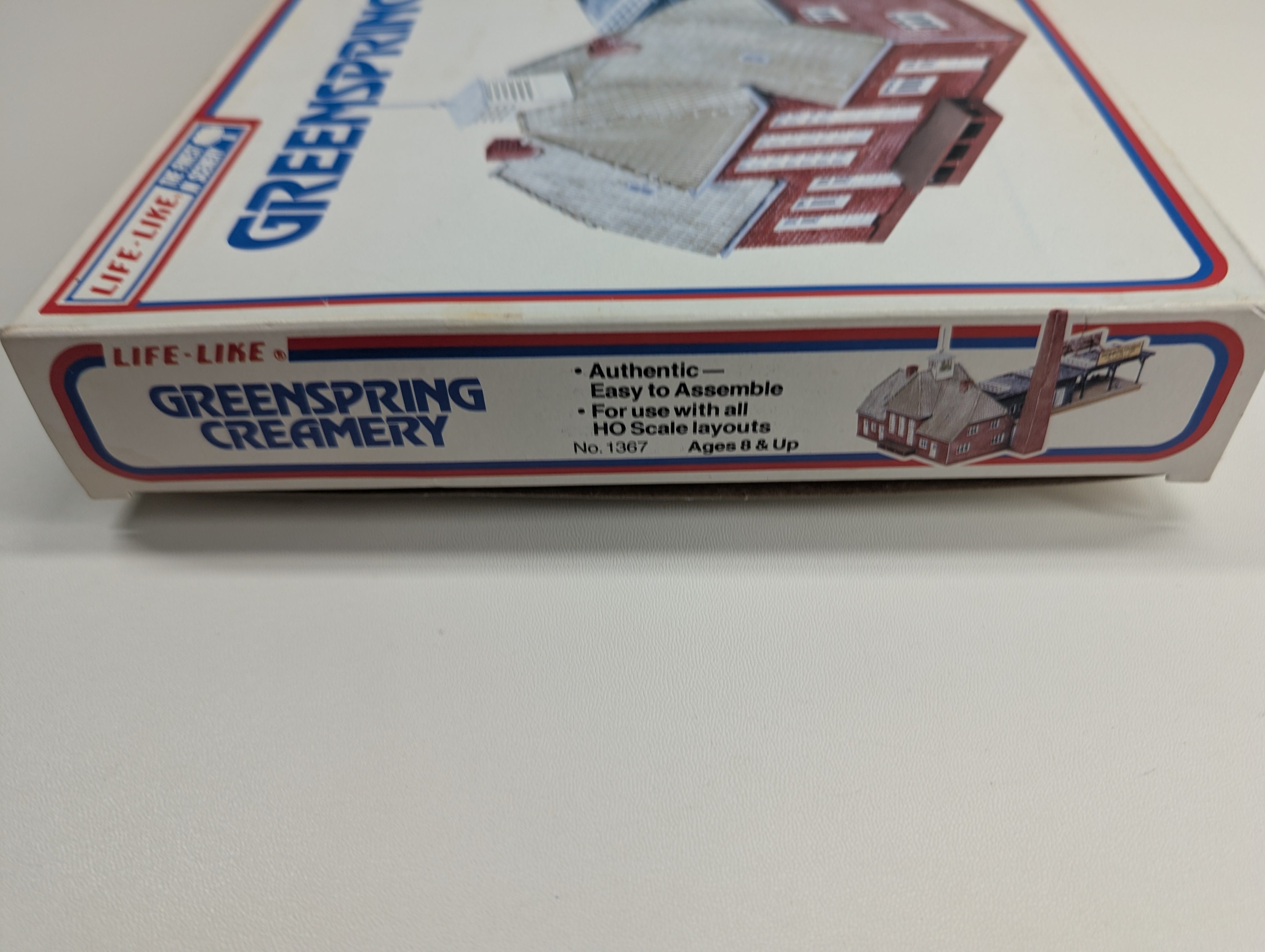 USED Life-Like 1367 HO Scale Greenspring Creamery, Milk, Butter, Eggs KIT