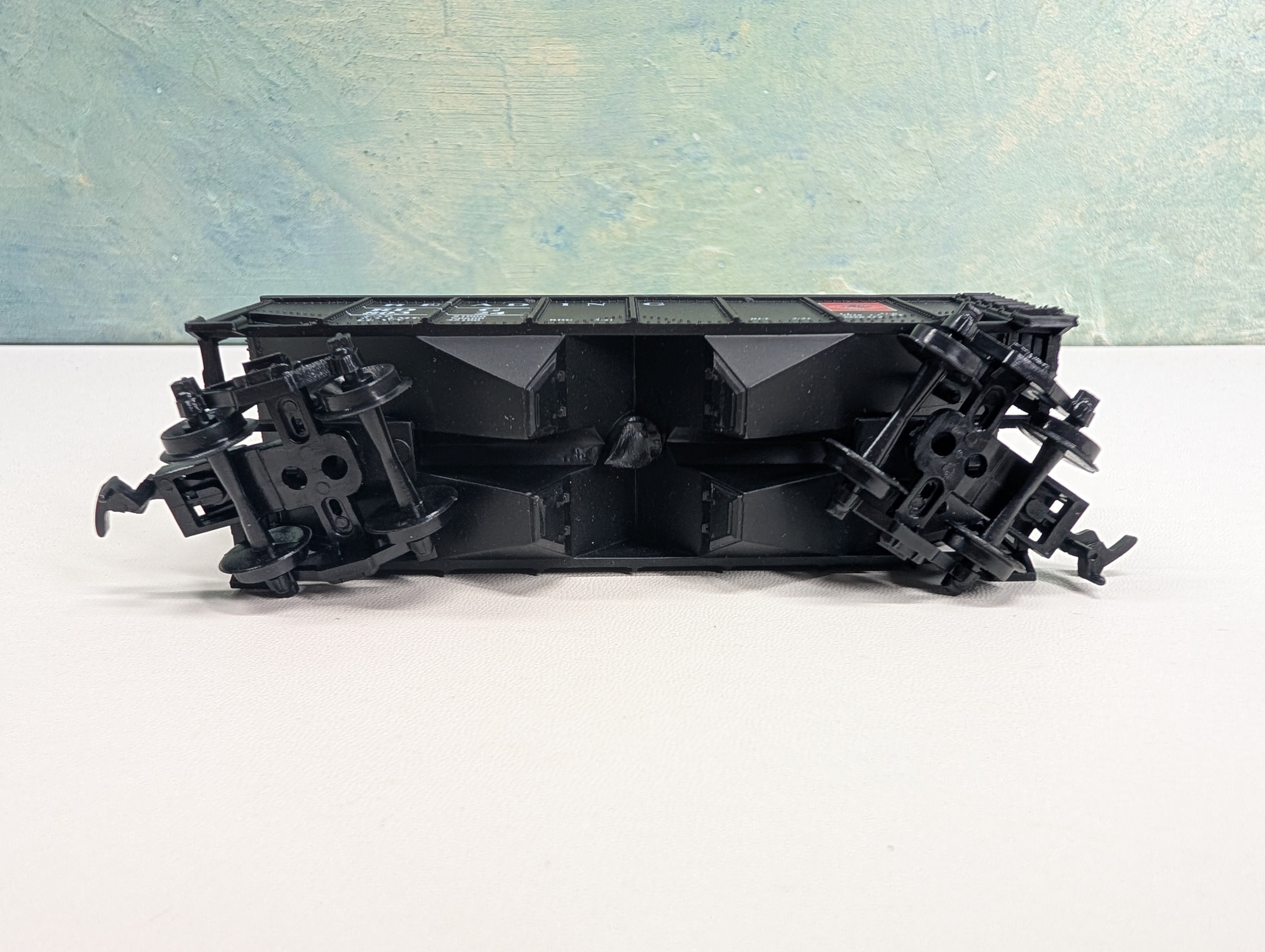 USED HO Scale 2 Bay Covered Hopper Reading RDG #80324