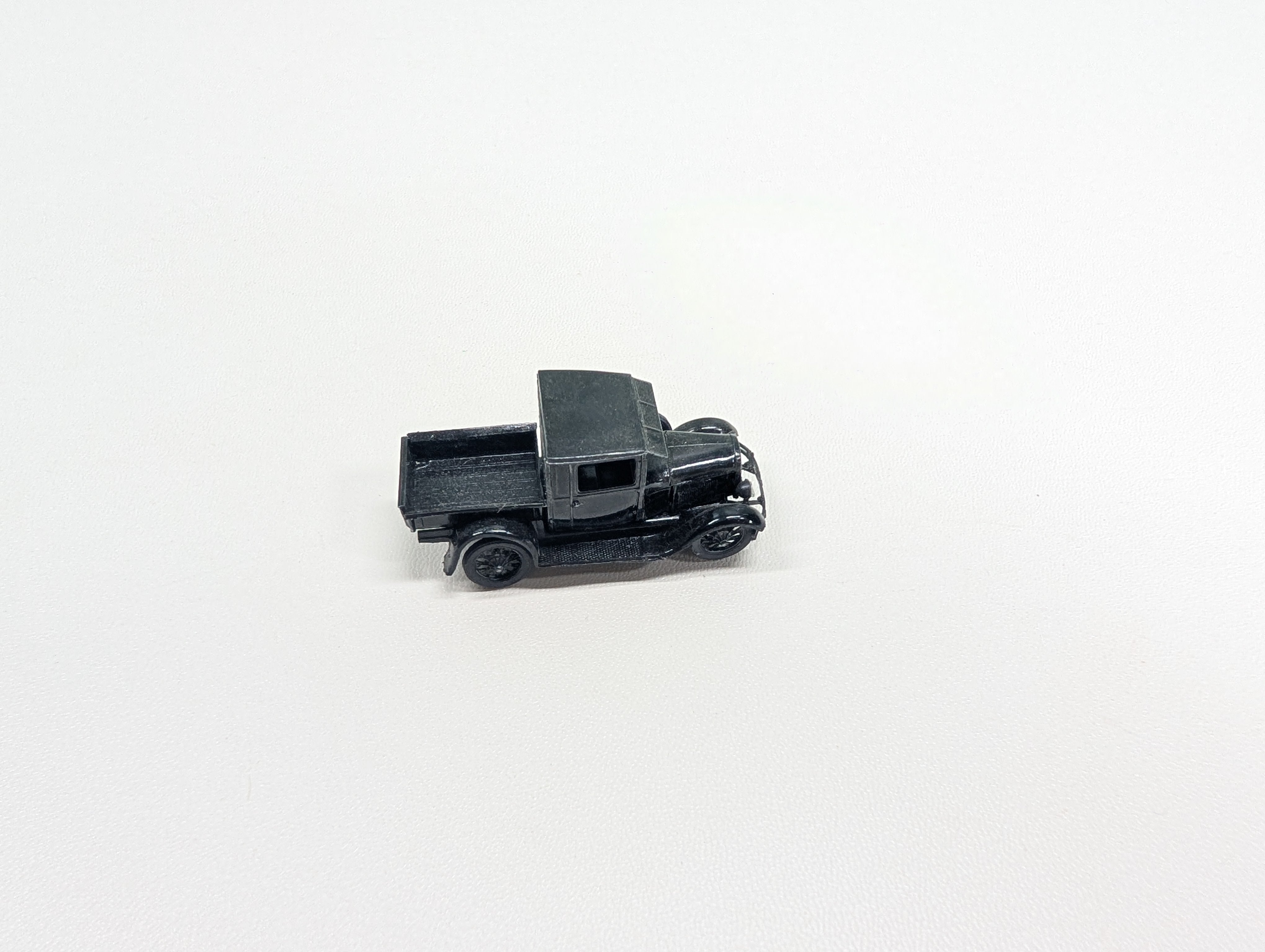 USED HO Scale Old Time Black Truck