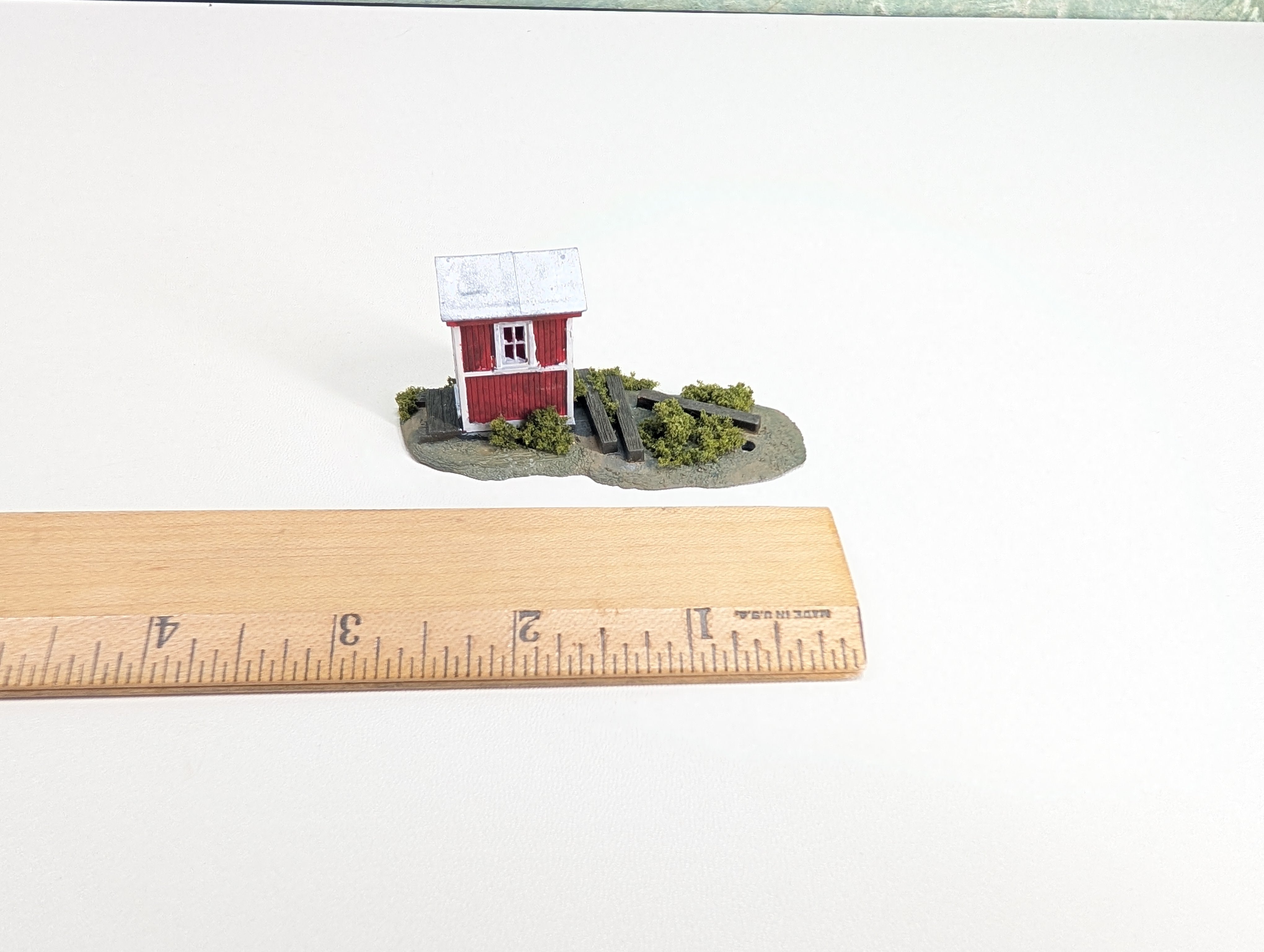USED HO Scale Red Out House