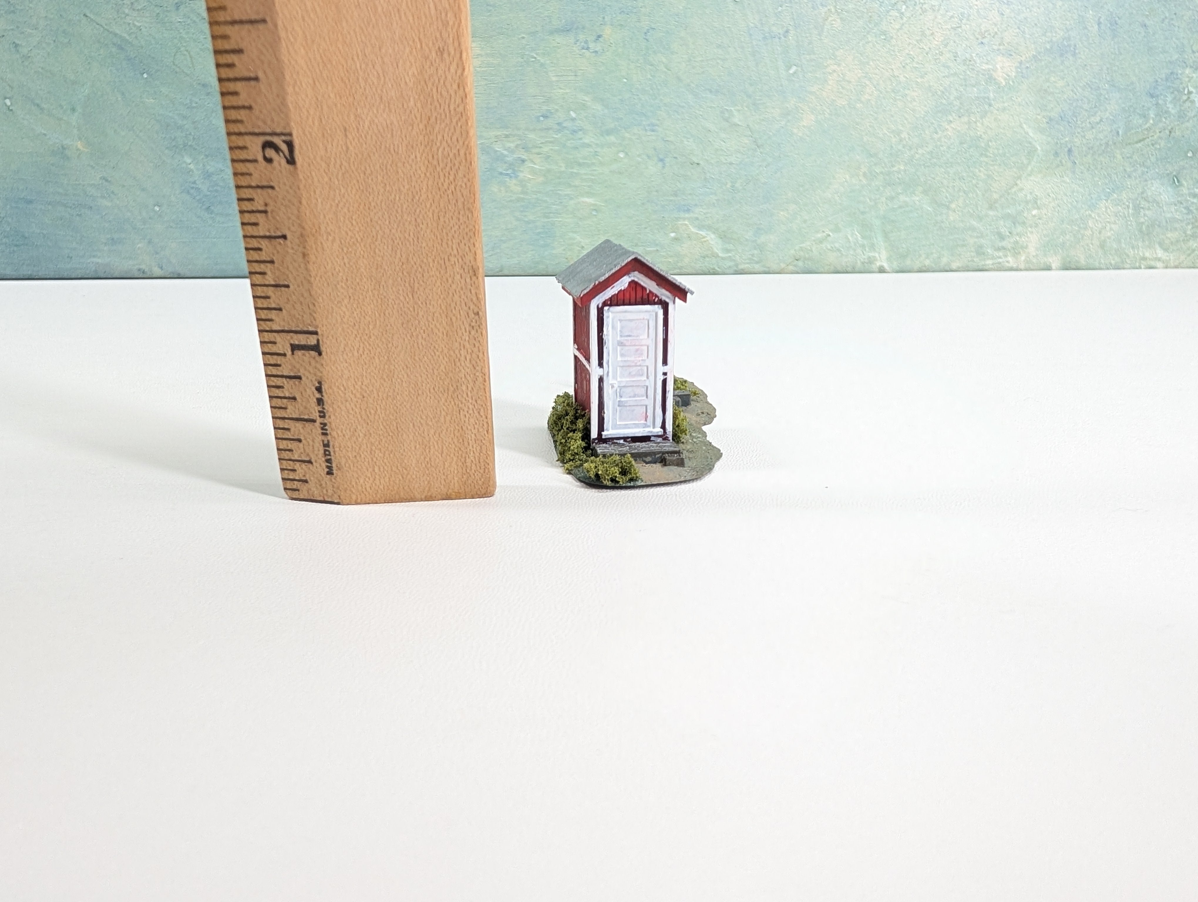 USED HO Scale Red Out House