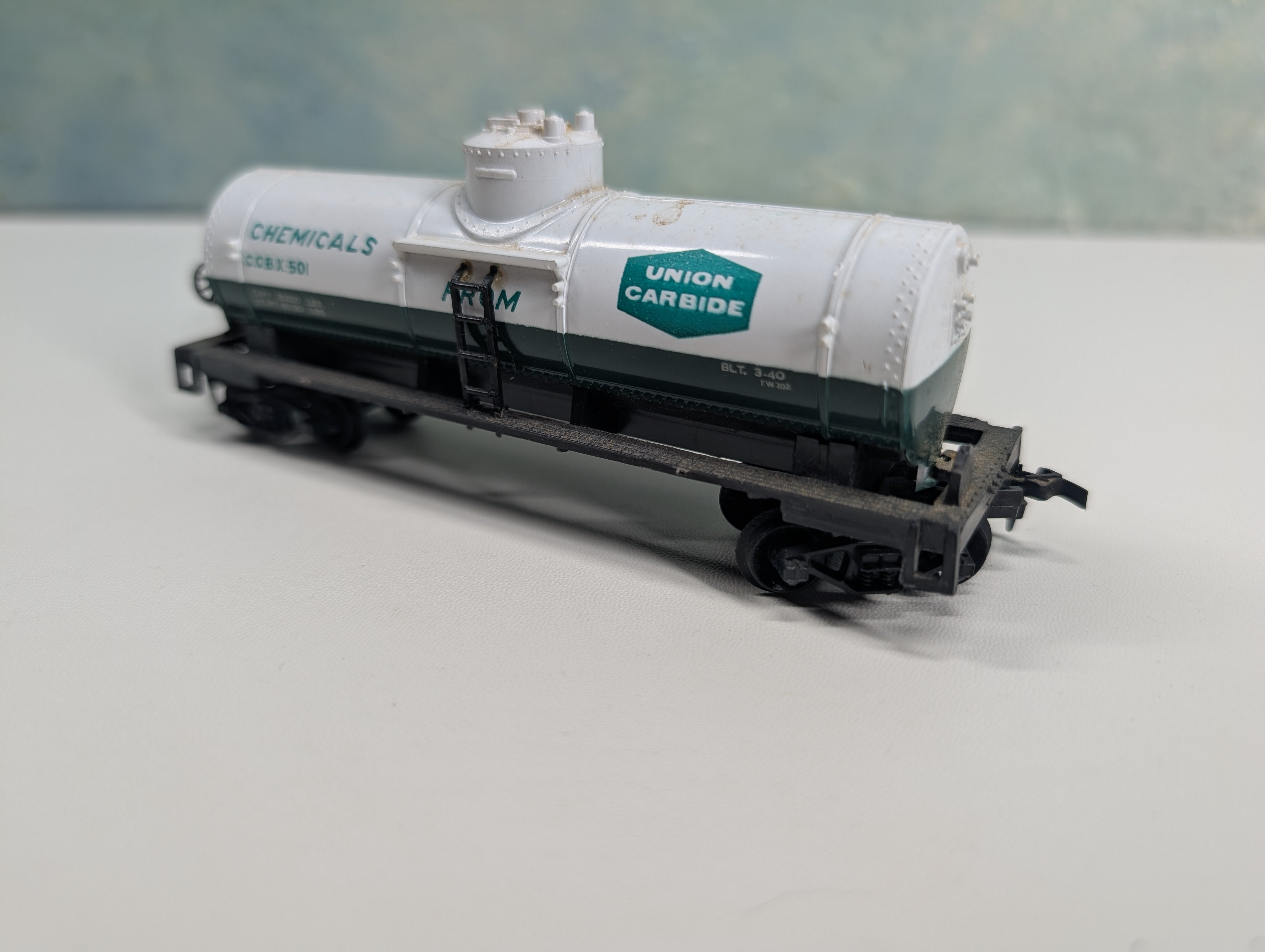 USED Life-Like HO Scale Single Dome Tank Car Union Carbide CCBX #501