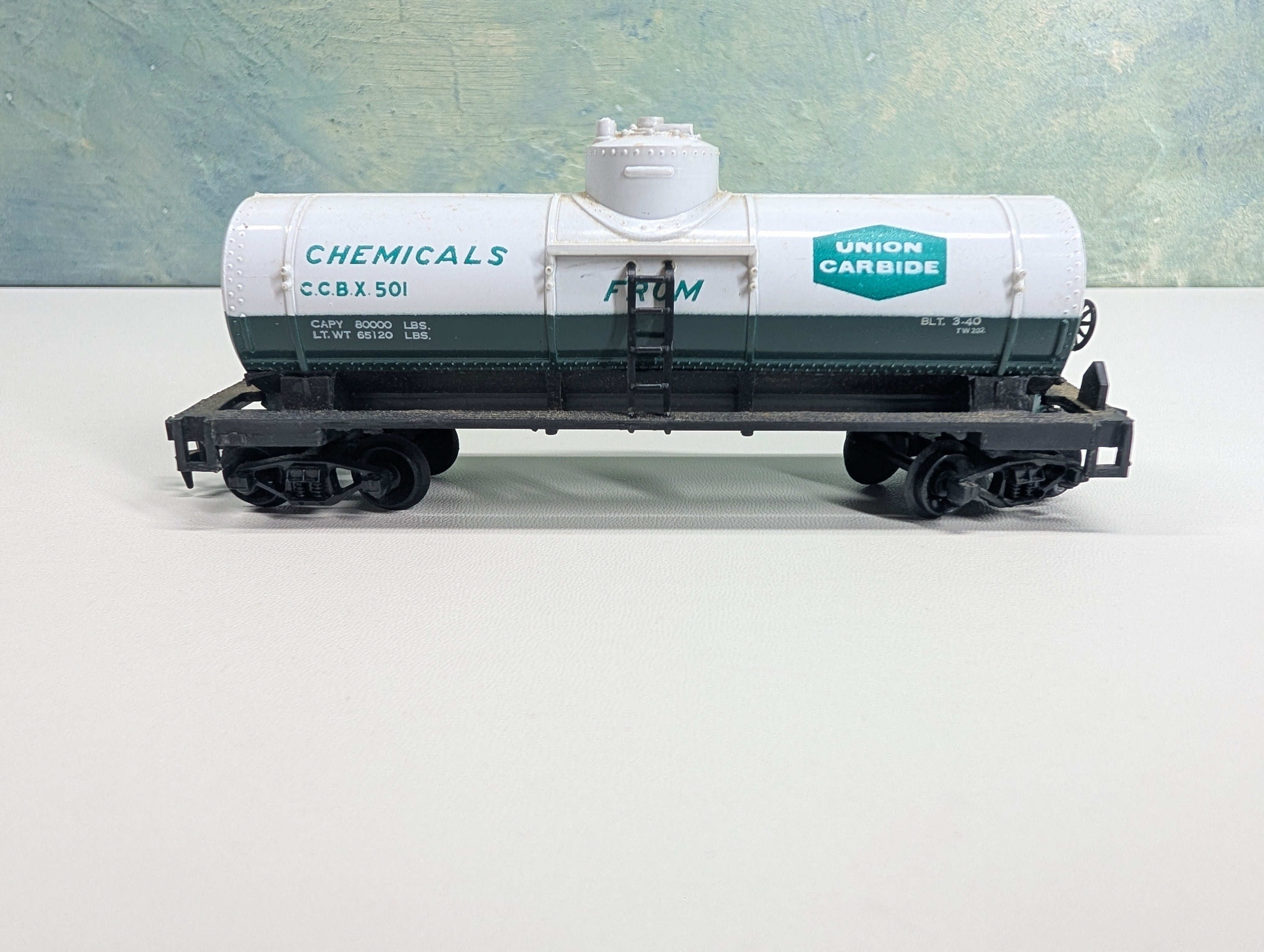 USED Life-Like HO Scale Single Dome Tank Car Union Carbide CCBX #501