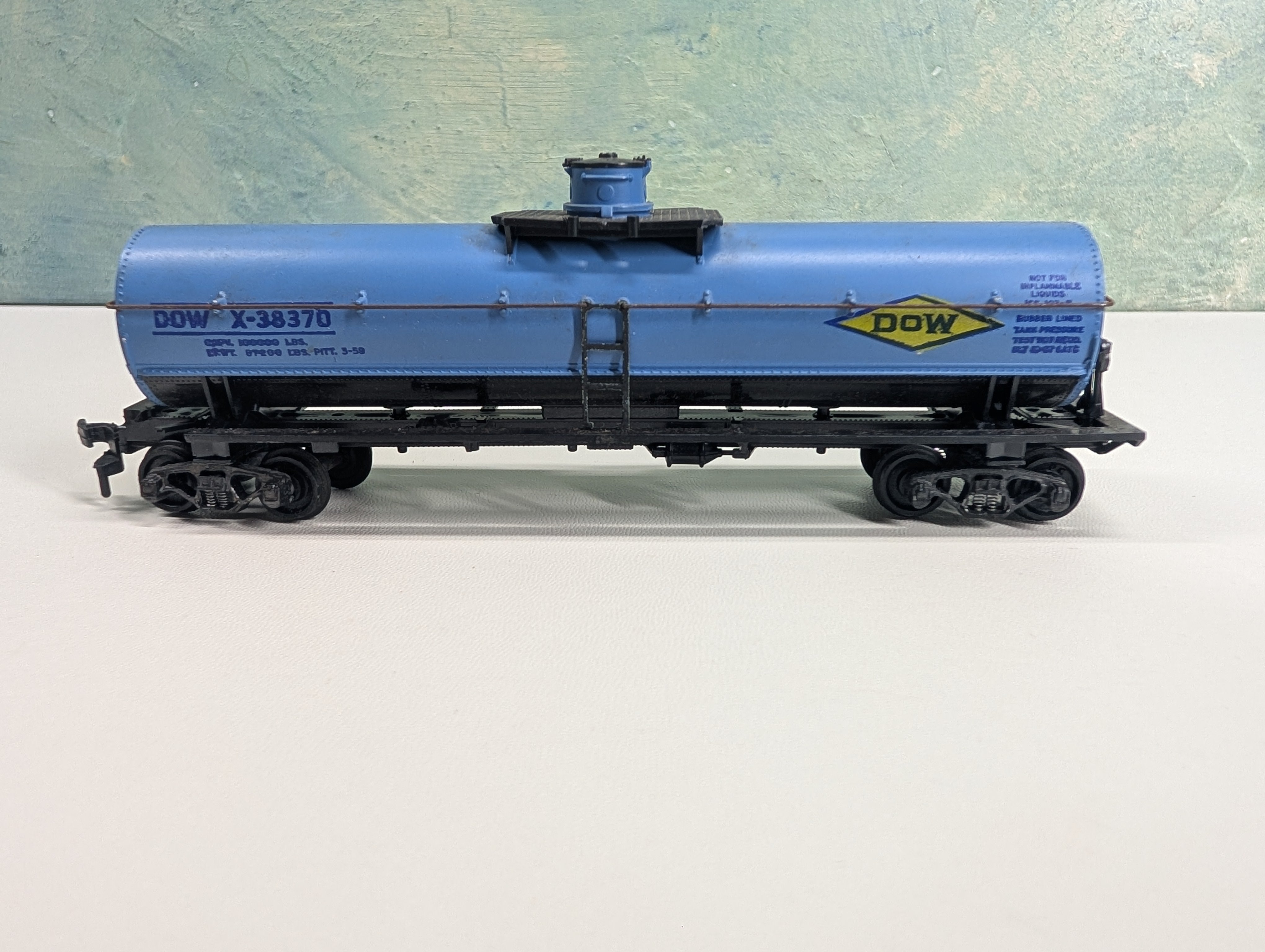USED Athearn HO Scale Tank Car DOW #X-38370