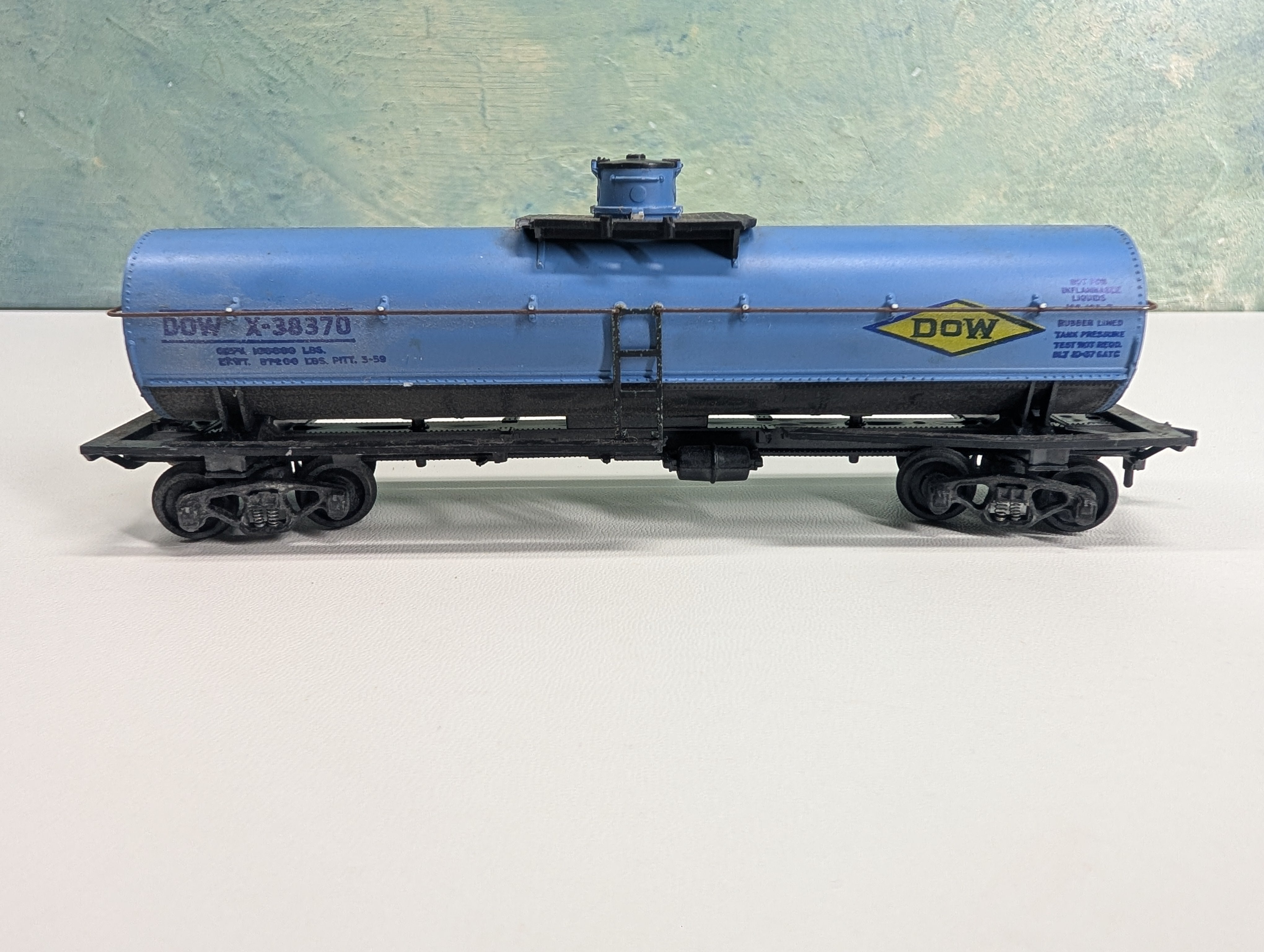 USED Athearn HO Scale Tank Car DOW #X-38370