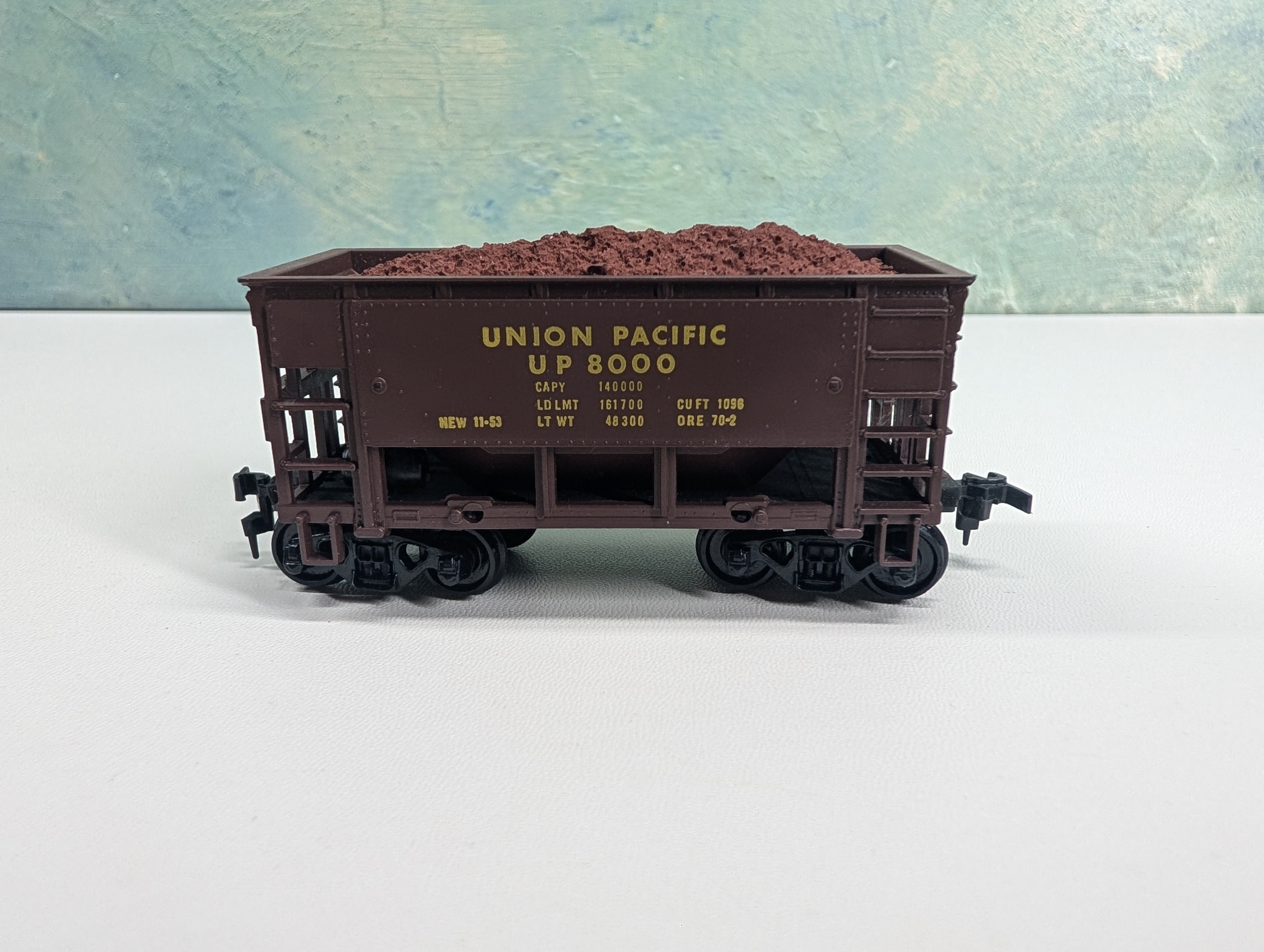 USED Roundhouse HO Scale Ore Car w/ Load Union Pacific UP #8000